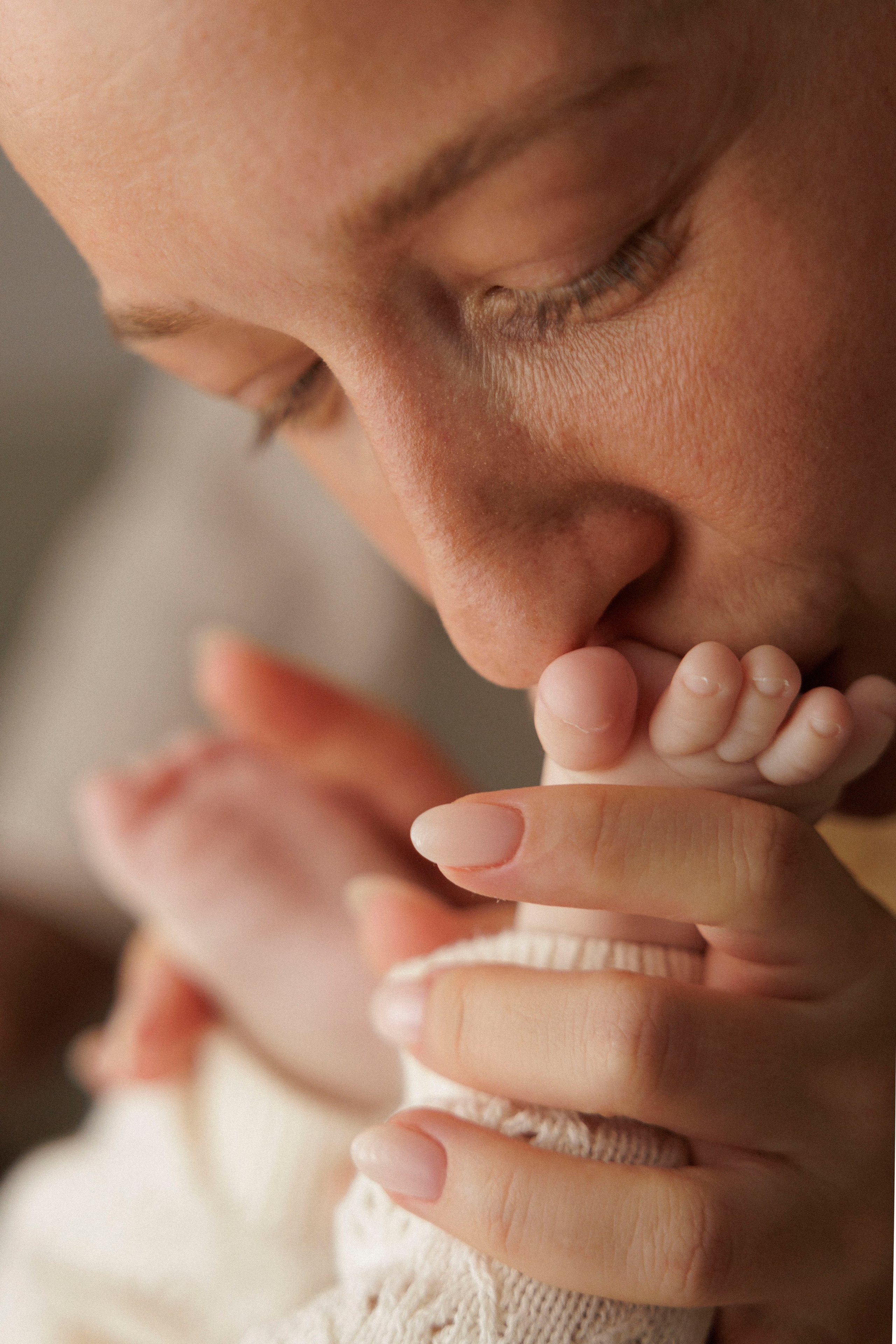 New born family photoshoot at home. Wedding and family photographer