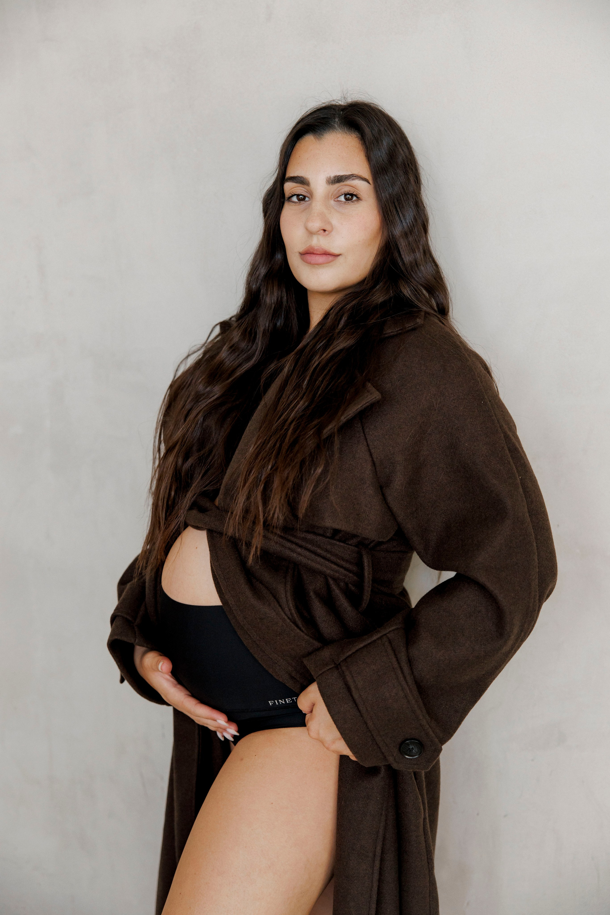 Pregnancy photoshoot inside the Grey Studio. Главная