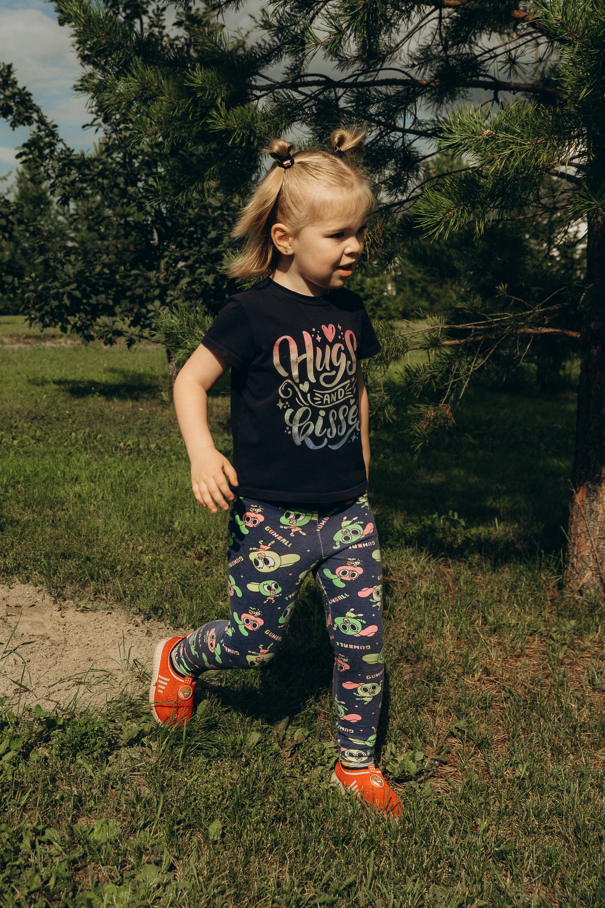 Соня и Алёнка в гостях у дедушки. Фотограф Евгения Войко Тюмень