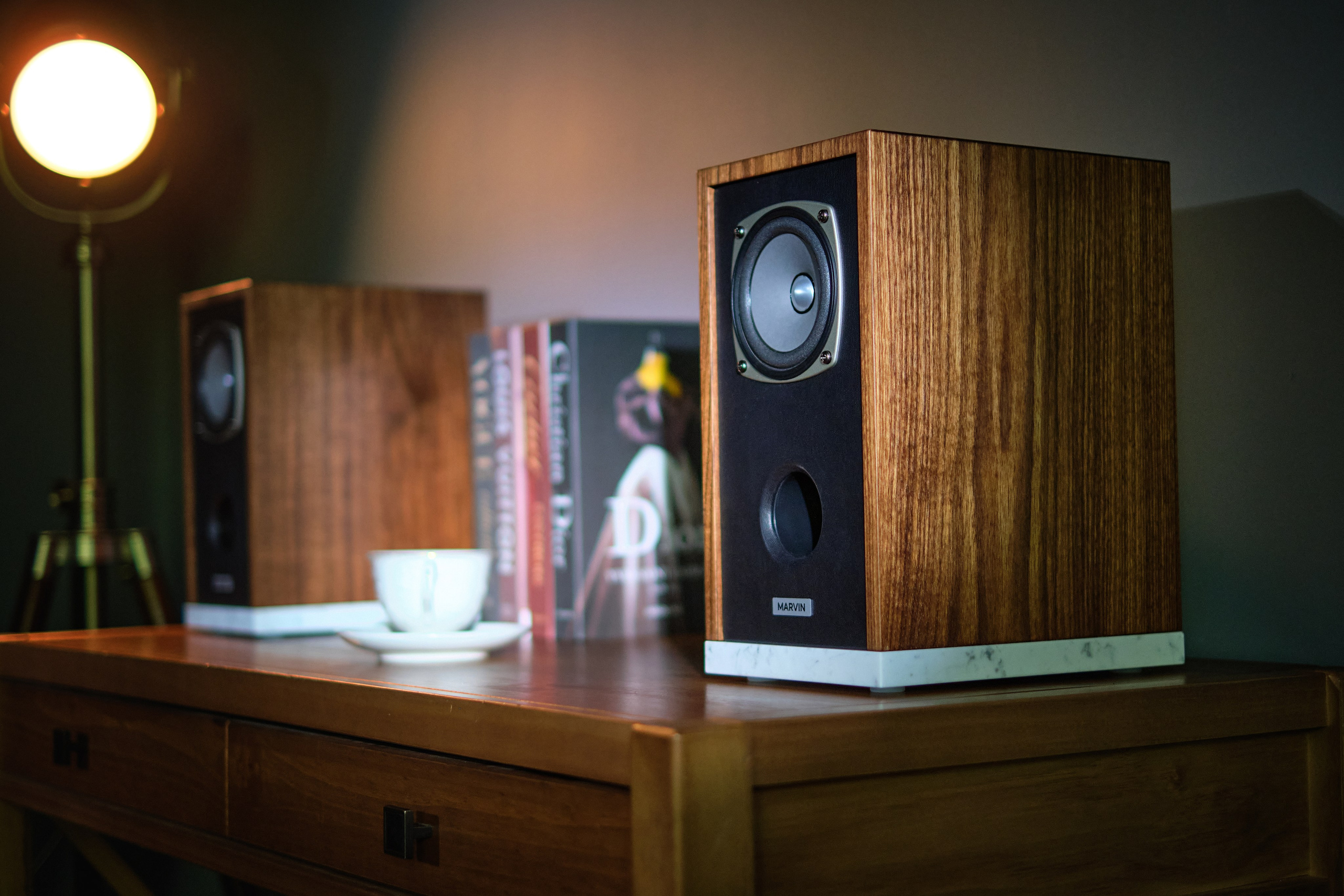 предметная фотосъемка аудиосистемы, акустическая колонка, акустика, акустическая колонка в интерьере Marvin