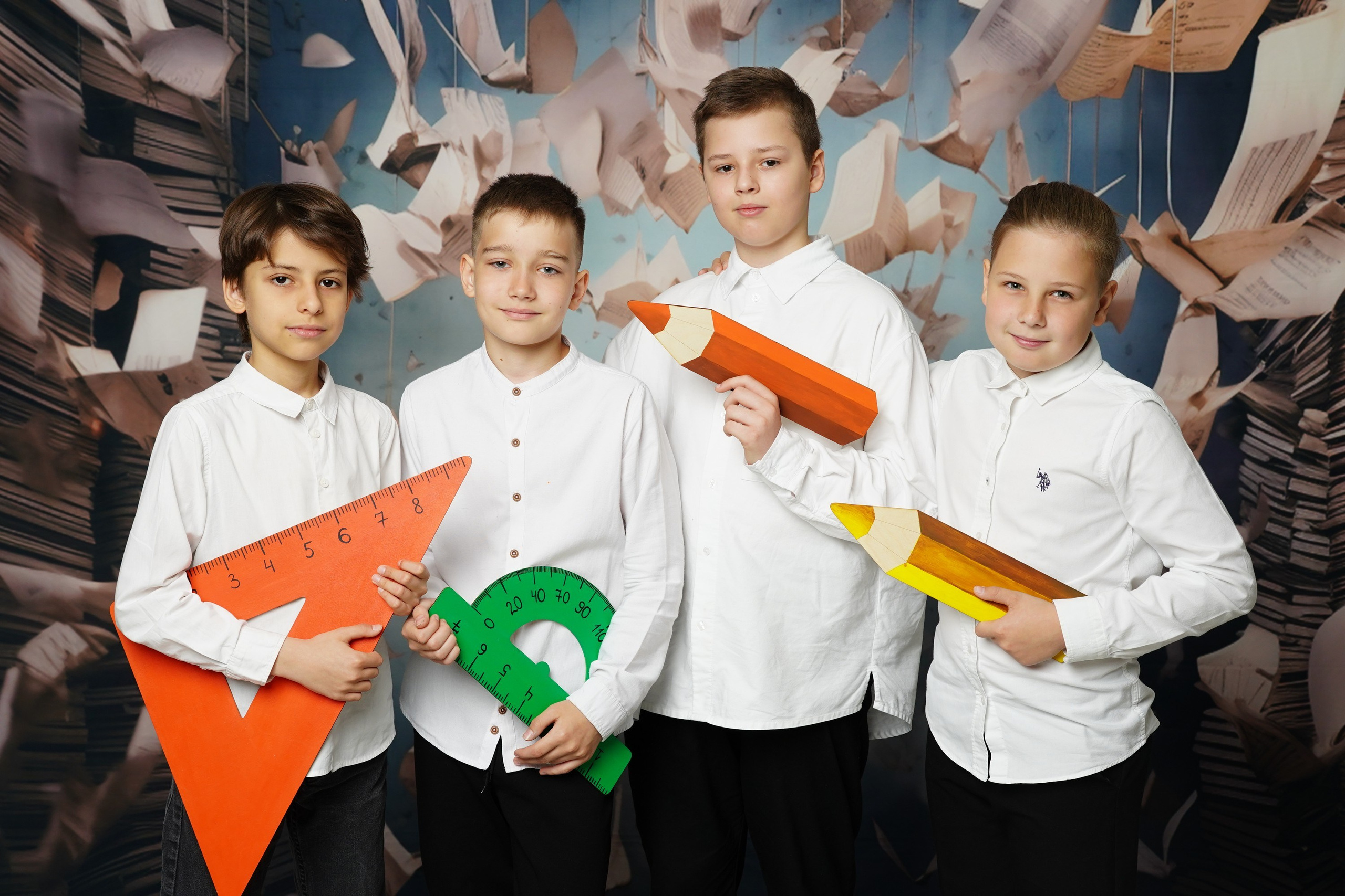 Фото с другом. MEMENTO.Выпускные альбомы, школьные, юбилейные и другие книги. Ростов-на-Дону