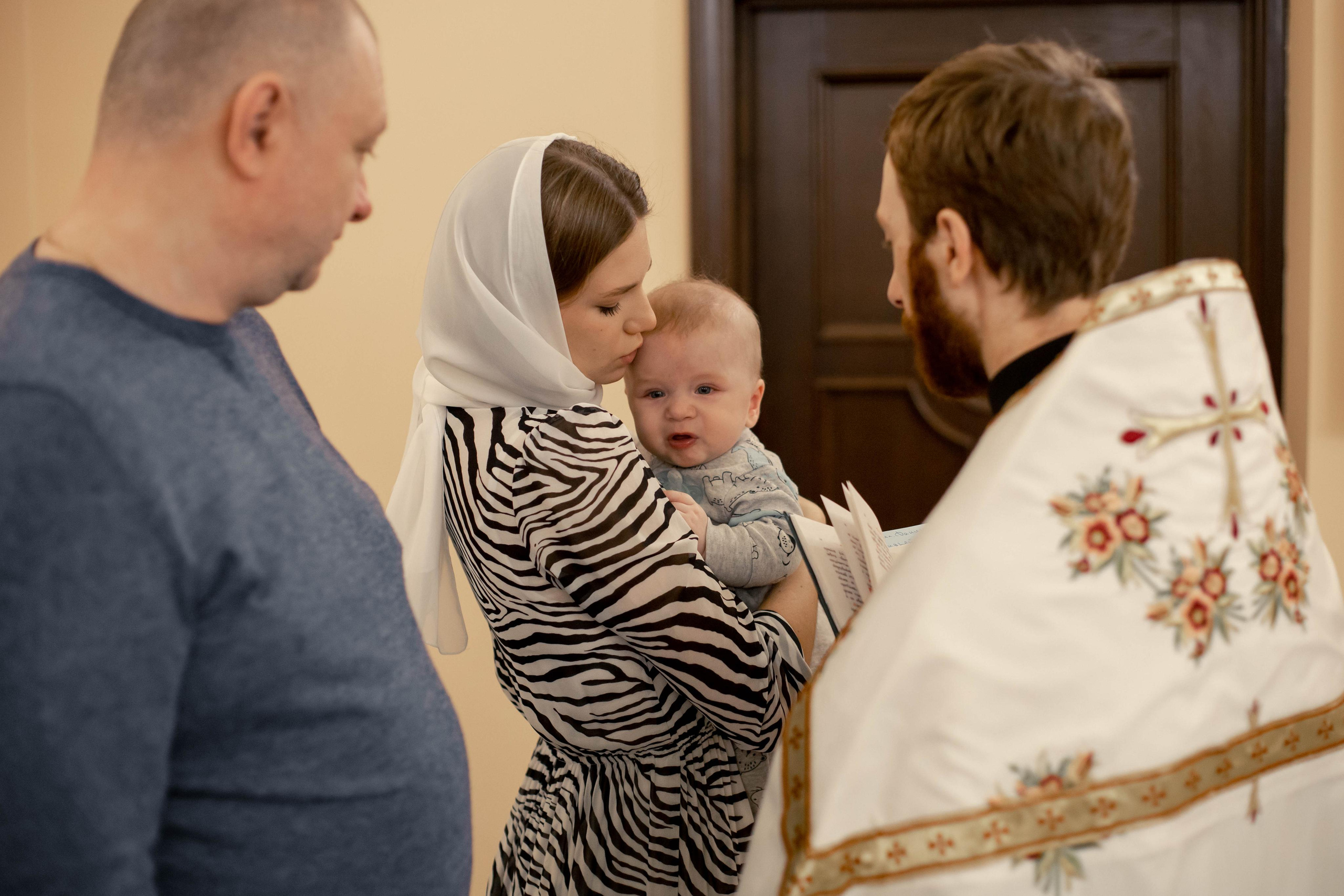 Даниил. Крещение в Храме Первосвятителей Московских в Ленинских Горках, фотосессия. Фотограф Валерия Горбунова Подольск Бутово Видное Щербинка