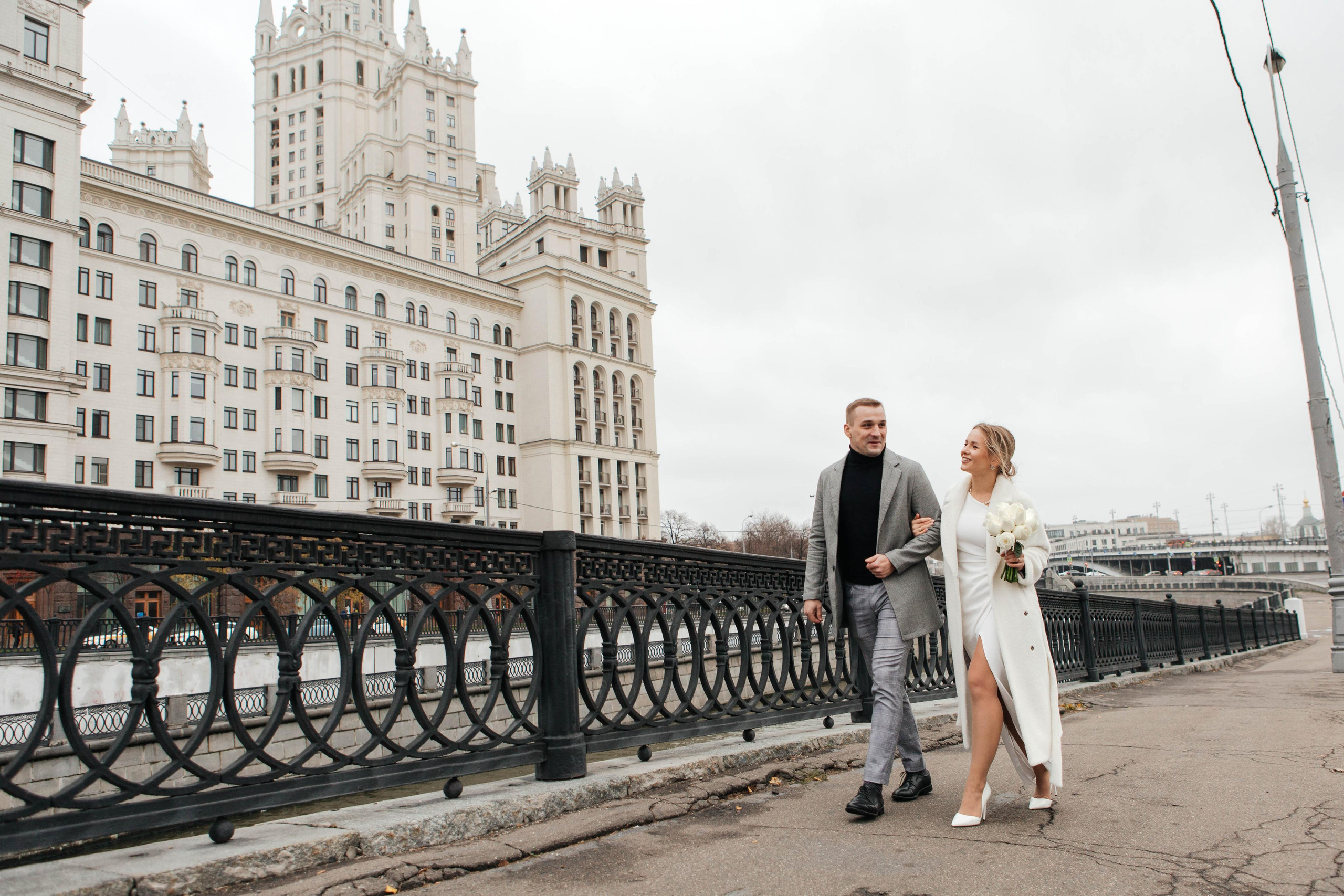 Свадьба на двоих на Таганке у Сталинской высотки. Фотосессия в Москве. Фотограф Валерия Горбунова Подольск Бутово Видное Щербинка