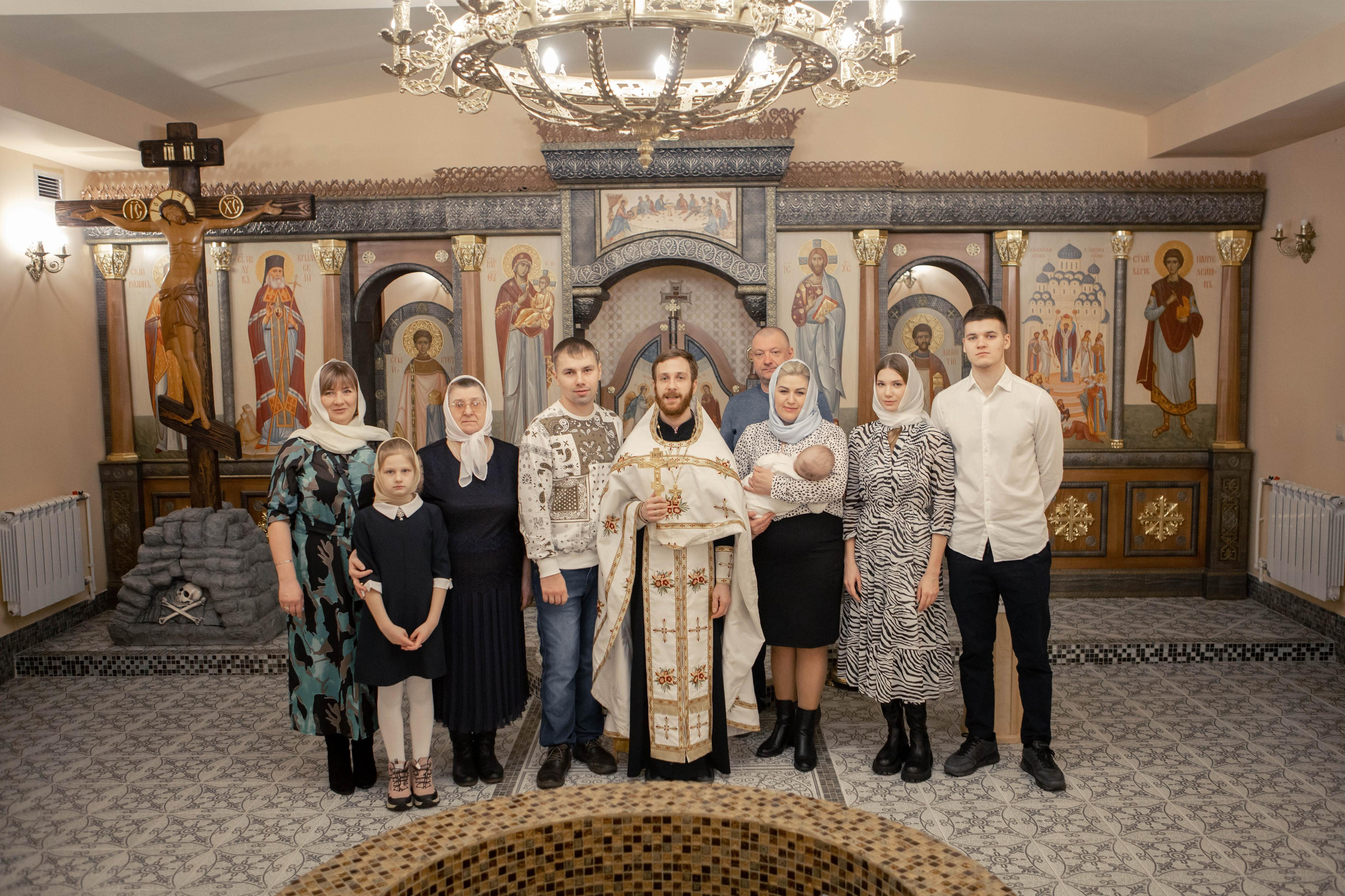 Даниил. Крещение в Храме Первосвятителей Московских в Ленинских Горках, фотосессия. Фотограф Валерия Горбунова Подольск Бутово Видное Щербинка