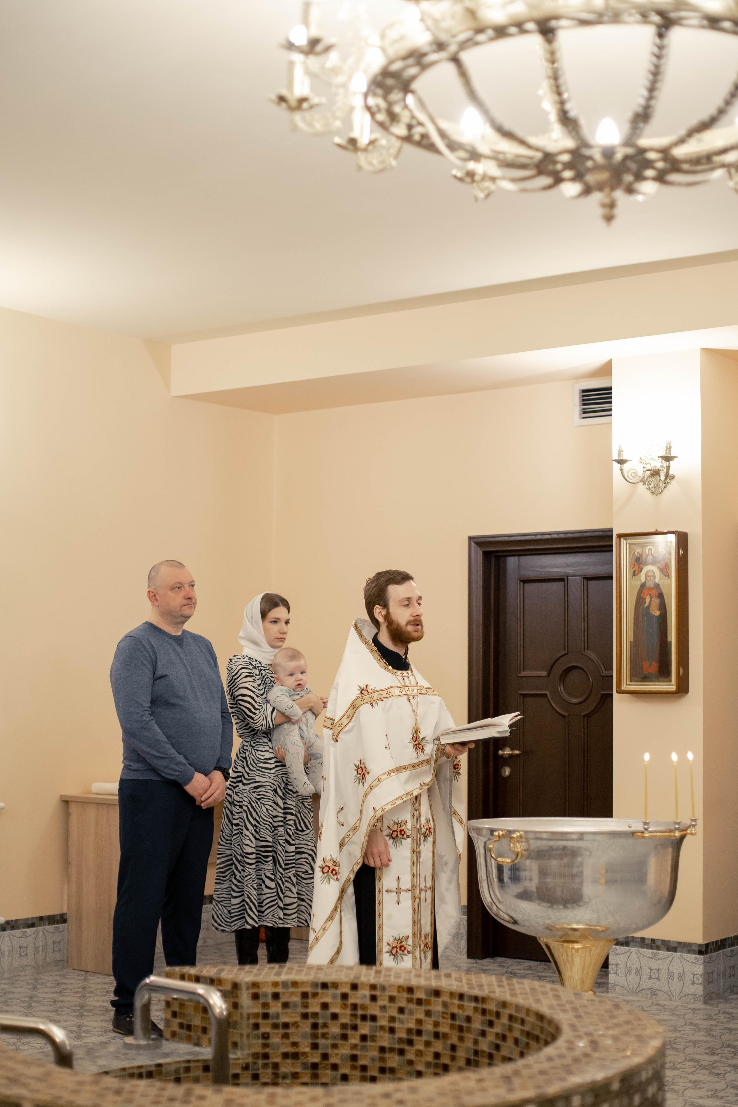 Даниил. Крещение в Храме Первосвятителей Московских в Ленинских Горках, фотосессия. Фотограф Валерия Горбунова Подольск Бутово Видное Щербинка