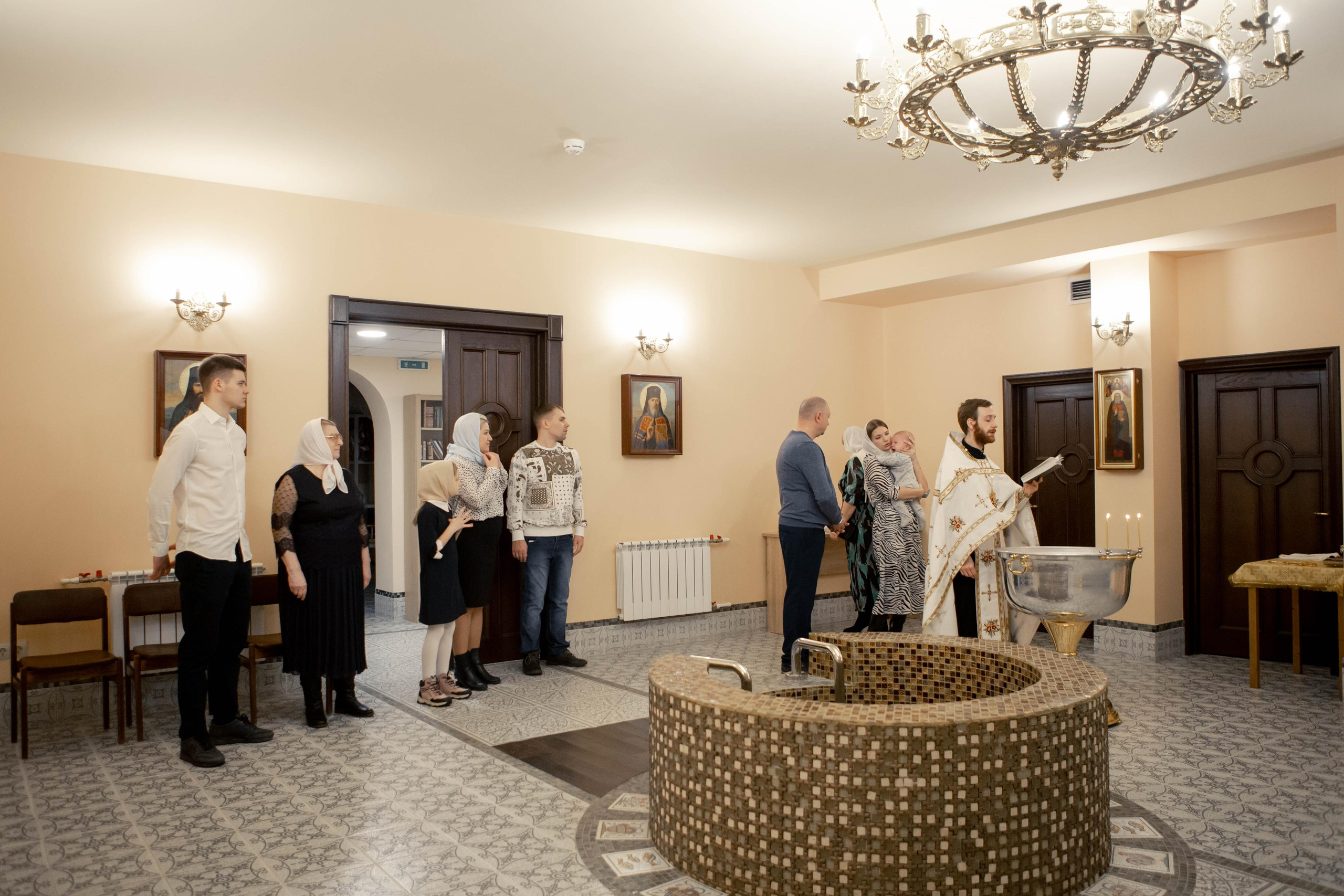 Даниил. Крещение в Храме Первосвятителей Московских в Ленинских Горках, фотосессия. Фотограф Валерия Горбунова Подольск Бутово Видное Щербинка