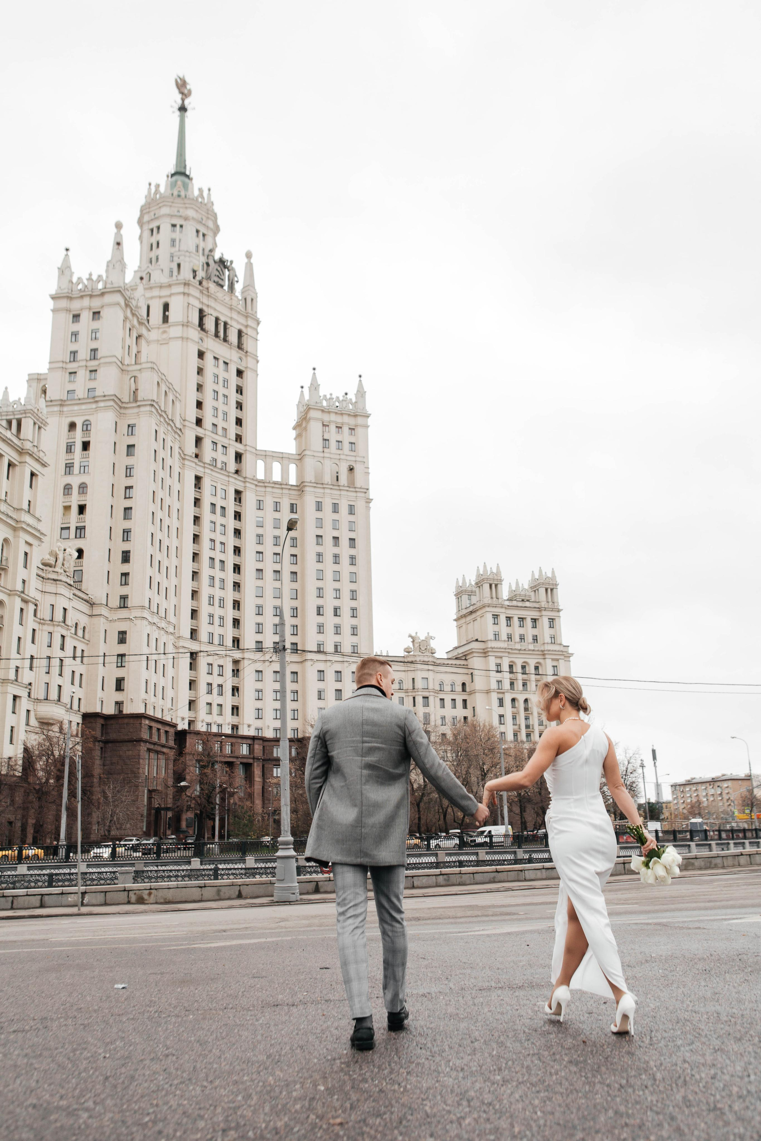 Свадьба на двоих на Таганке у Сталинской высотки. Фотосессия в Москве. Фотограф Валерия Горбунова Подольск Бутово Видное Щербинка