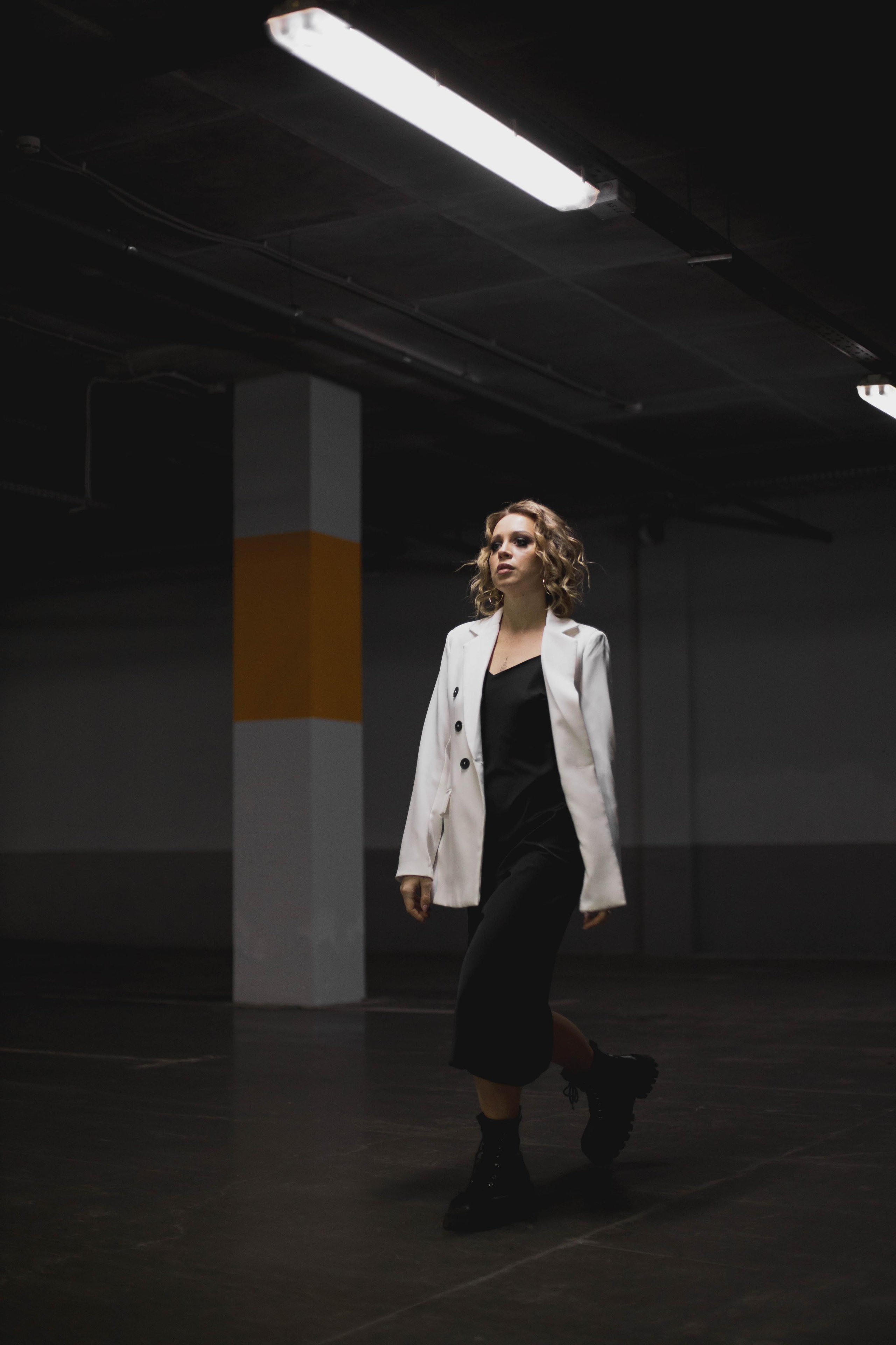 Съемка на подземной парковке в Бутово Молл. Женская фотосессия. Фотограф Валерия Горбунова Подольск Бутово Видное Щербинка