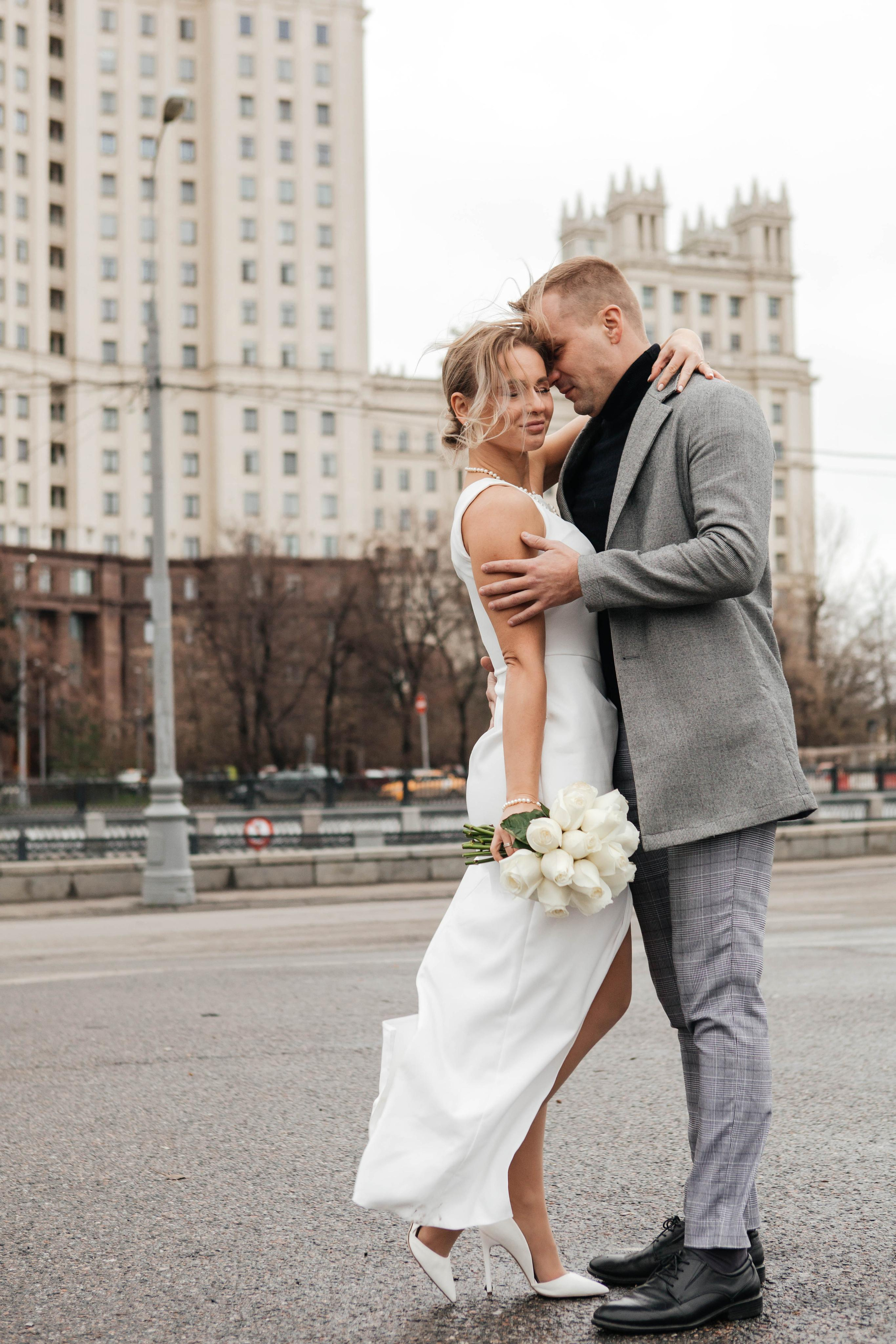 Свадьба на двоих на Таганке у Сталинской высотки. Фотосессия в Москве. Фотограф Валерия Горбунова Подольск Бутово Видное Щербинка