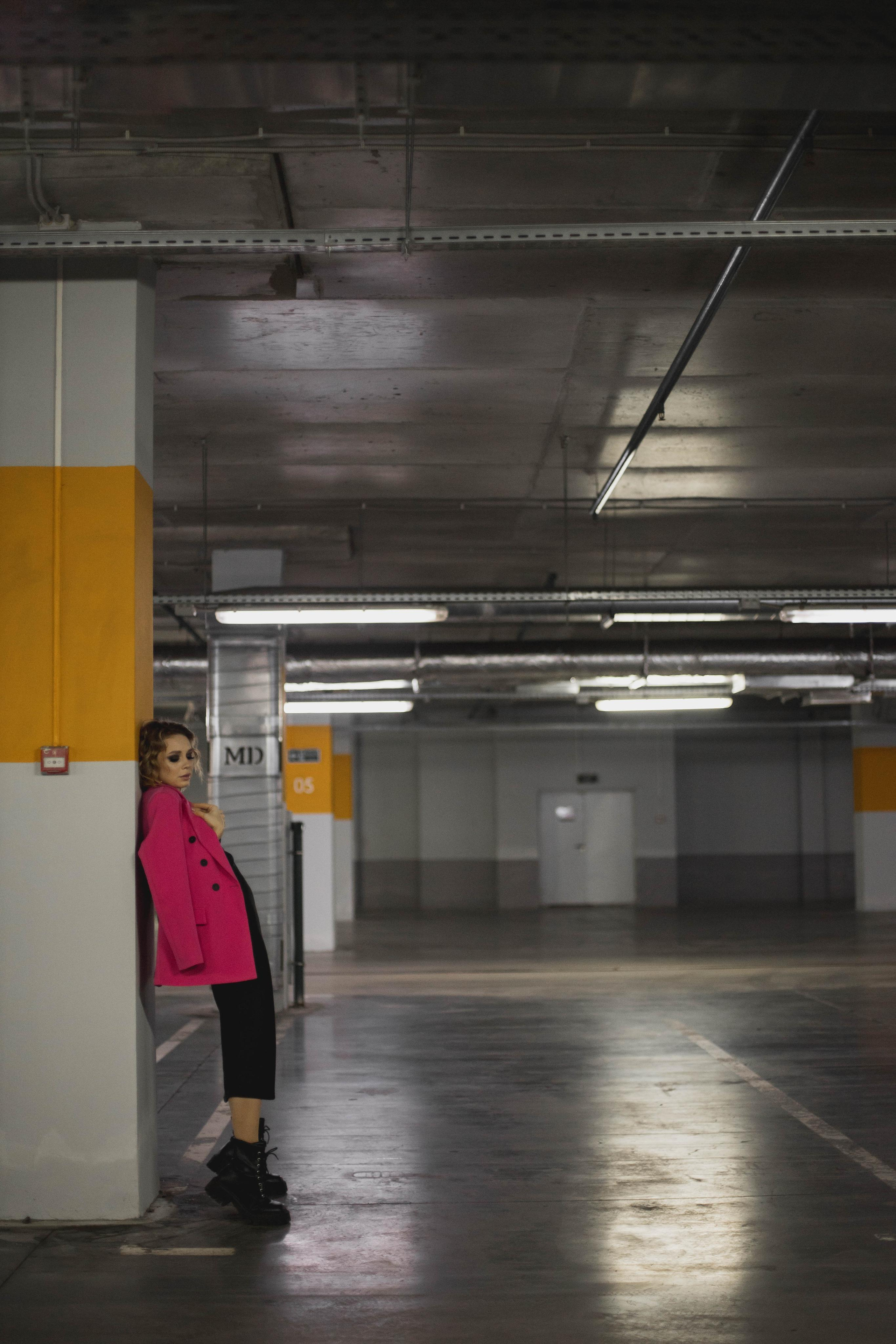 Съемка на подземной парковке в Бутово Молл. Женская фотосессия. Фотограф Валерия Горбунова Подольск Бутово Видное Щербинка