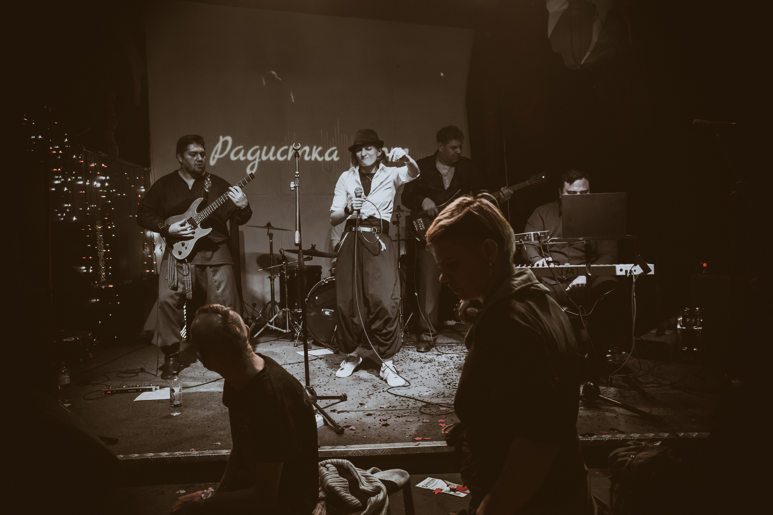 Радистка Кэт. Рок-ёлка, клуб-галерея Эрмитаж. 21.12.2024. Фотограф Регина Крикунова г. Красноярск