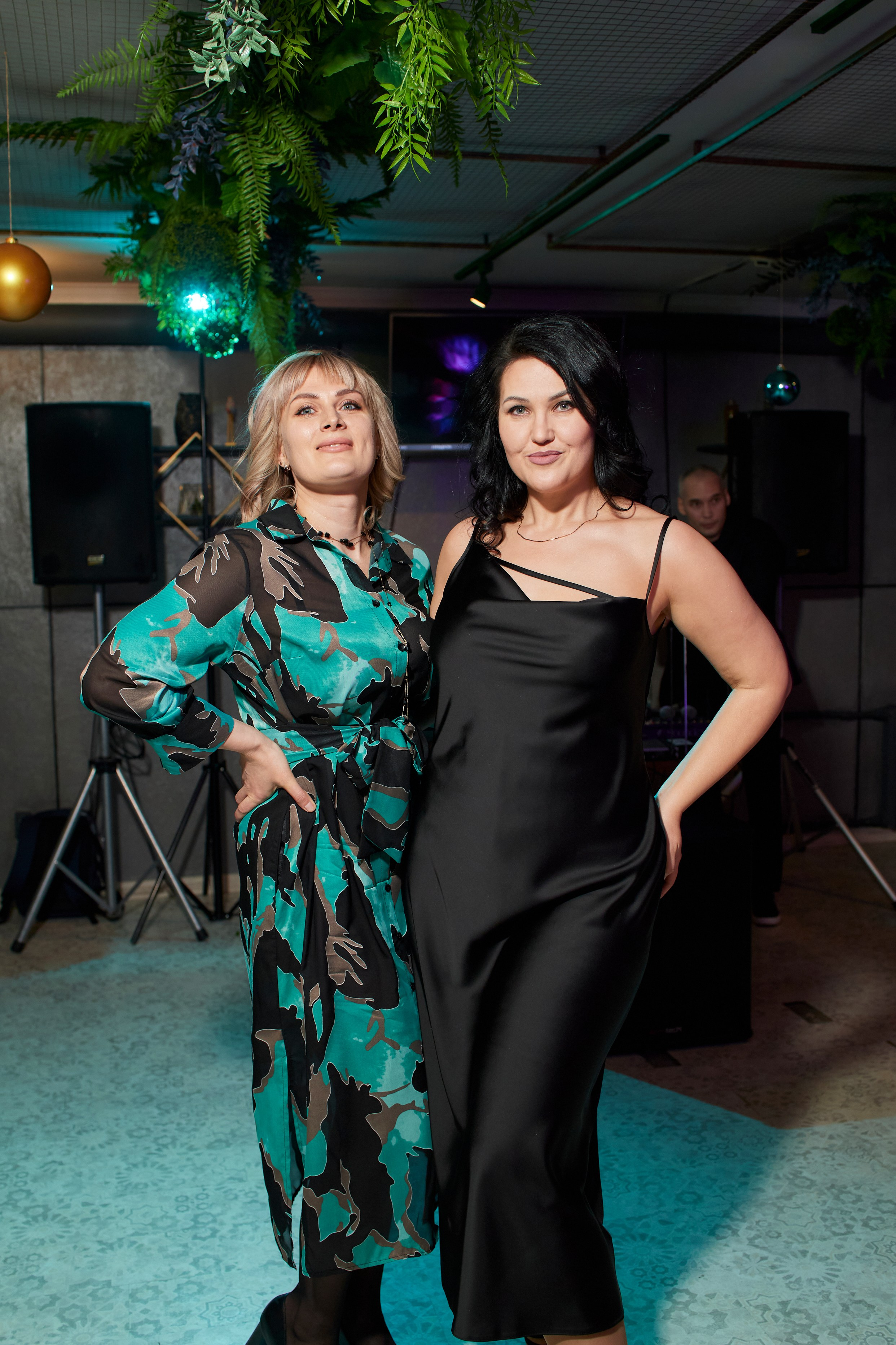 MAXIM & DAMIR | FOREST BAR | 8 МАРТА!. Главная