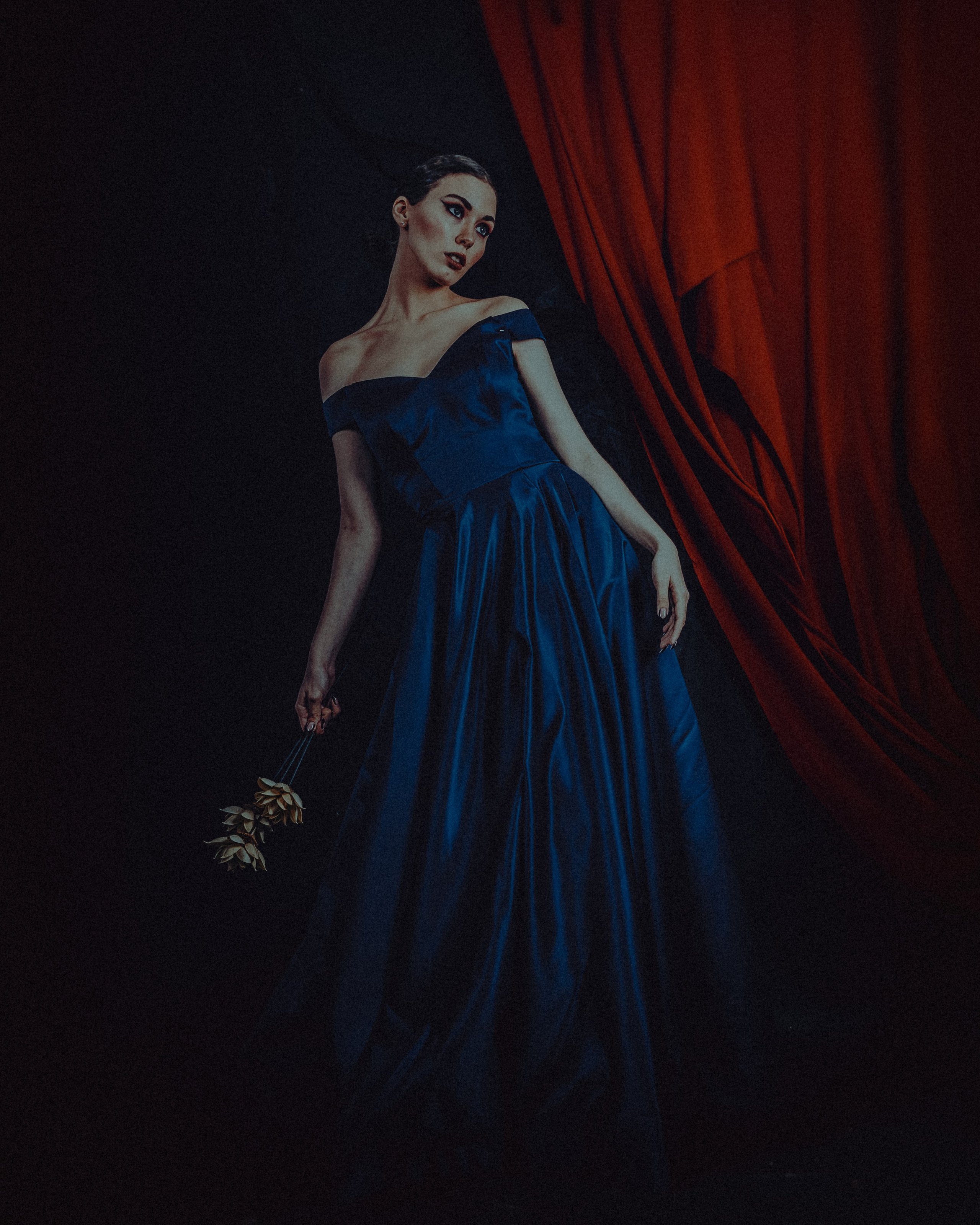 Креативная тематическая индивидуальная портретная съёмка. Фотограф Екатеринбург для вас или вашего бренда