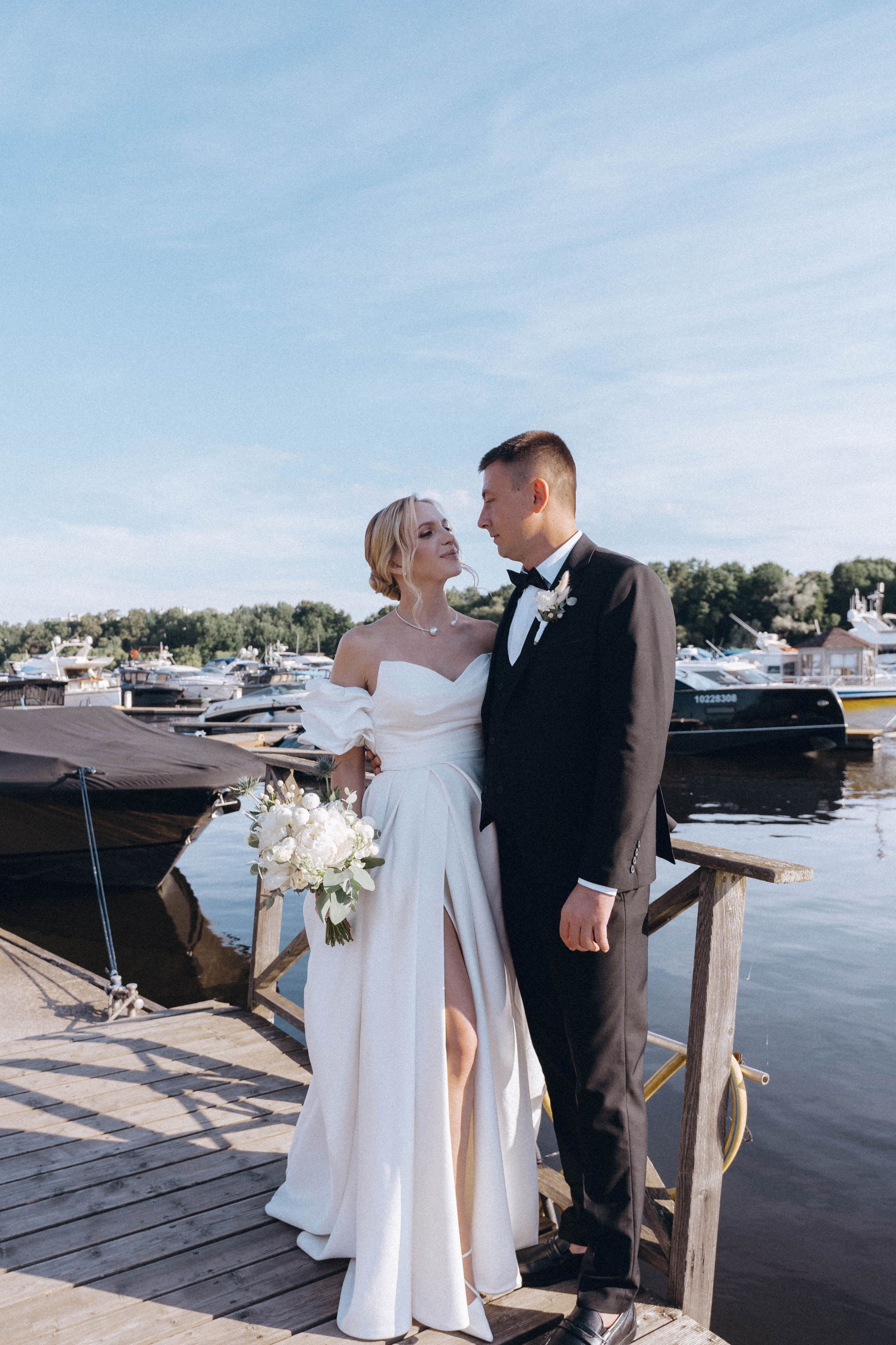 СВАДЕНБНАЯ СЬЕМКА НА КАТЕРЕ ПО КАНАЛАМ САНКТ-ПЕТЕРБУРГА И В АКВАТОРИИ НЕВЫ. Профессиональный фотограф, Санкт-Петербург — Виктория Богомолова