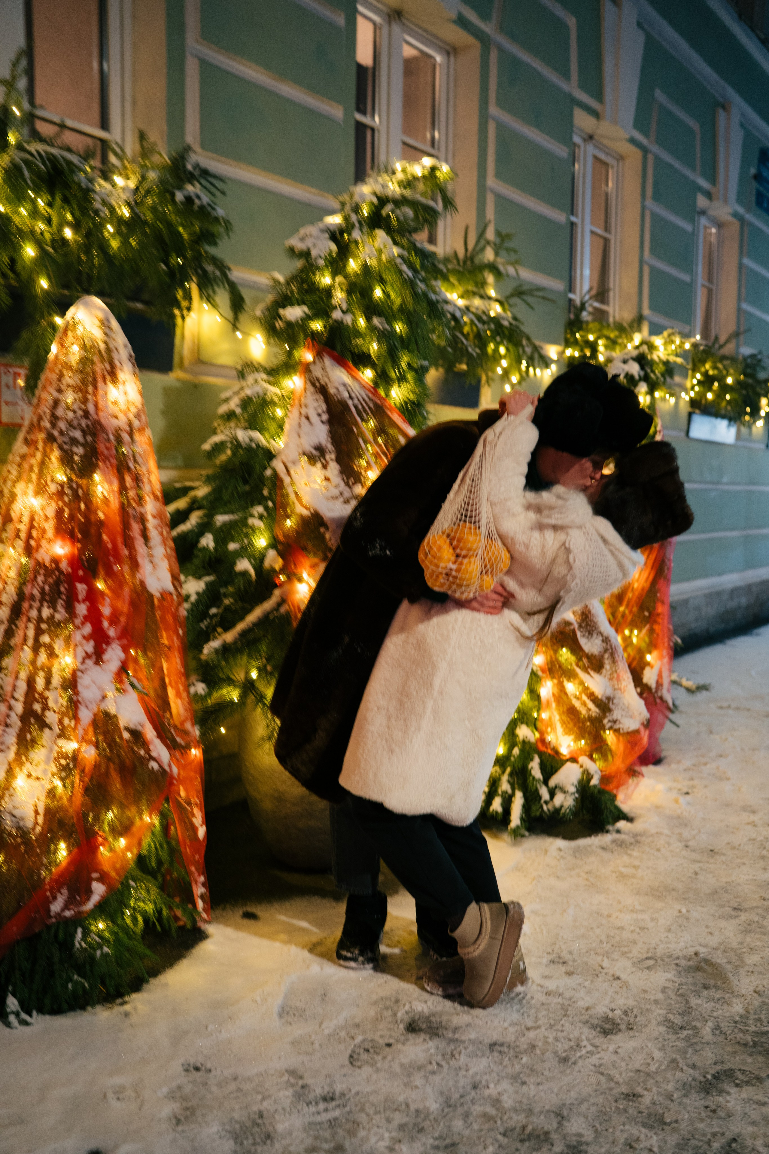 НОВОГОДНЯЯ ПРОГУЛКА ПАРЫ ПО ЧЕРНЫШЕВСКОЙ ПЕРЕД НОВЫМ ГОДОМ. Профессиональный фотограф, Санкт-Петербург — Виктория Богомолова