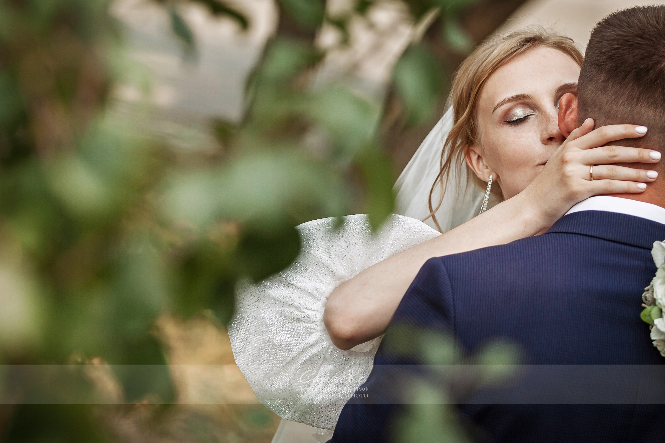 Волшебная фотосессия А&О около Оперного театра. Свадебный, семейный и event фотограф в Новосибирске и Новосибирской области Саша Кё