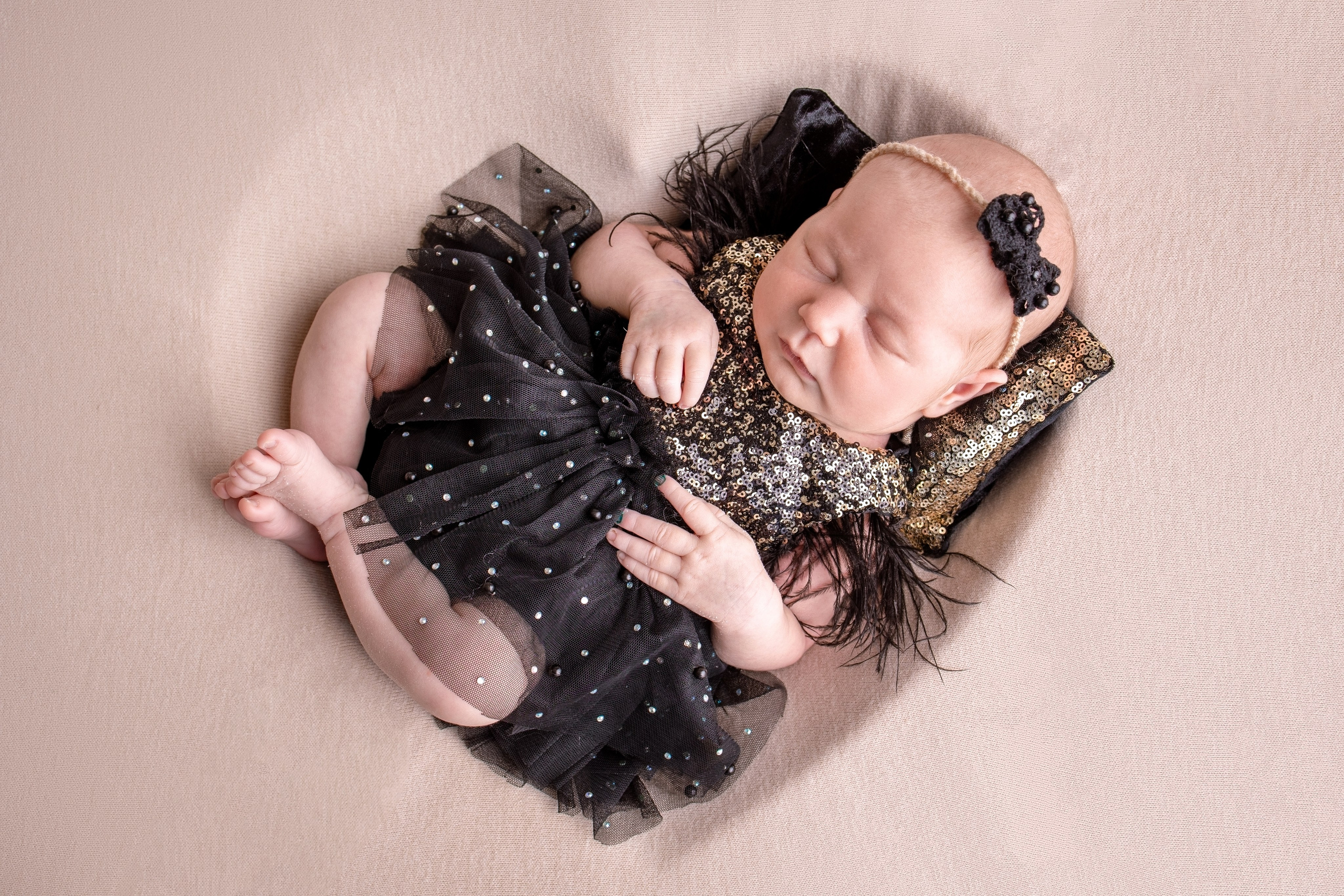 Нежная и милая фотосессия первых дней жизни Вашего ребенка в Минске. Фотограф новорождённых Минск — стоимость newborn фотосессии в Минске