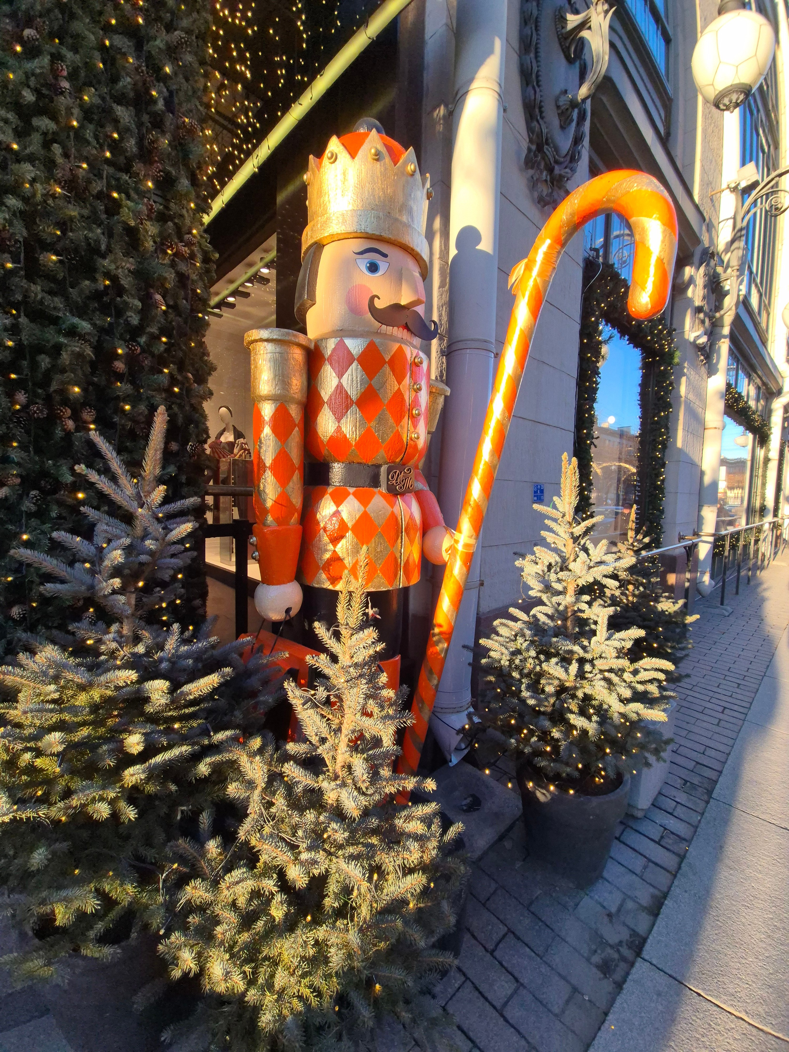 В ДЛТ за елочными игрушками