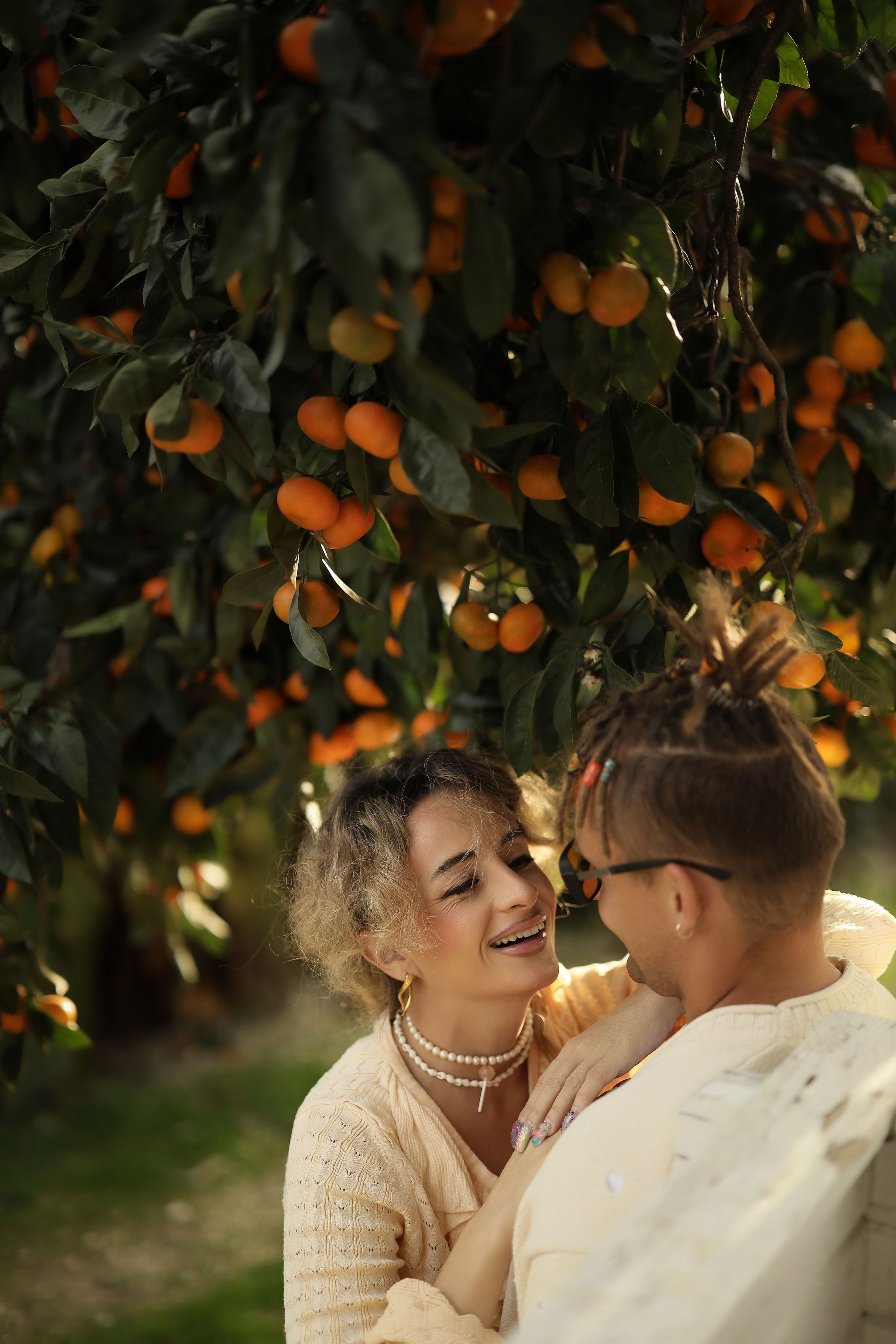Семейная фотосессия в мандариновом саду Абхазии. Свадебный и семейный фотограф в Абхазии Жанна Соснина