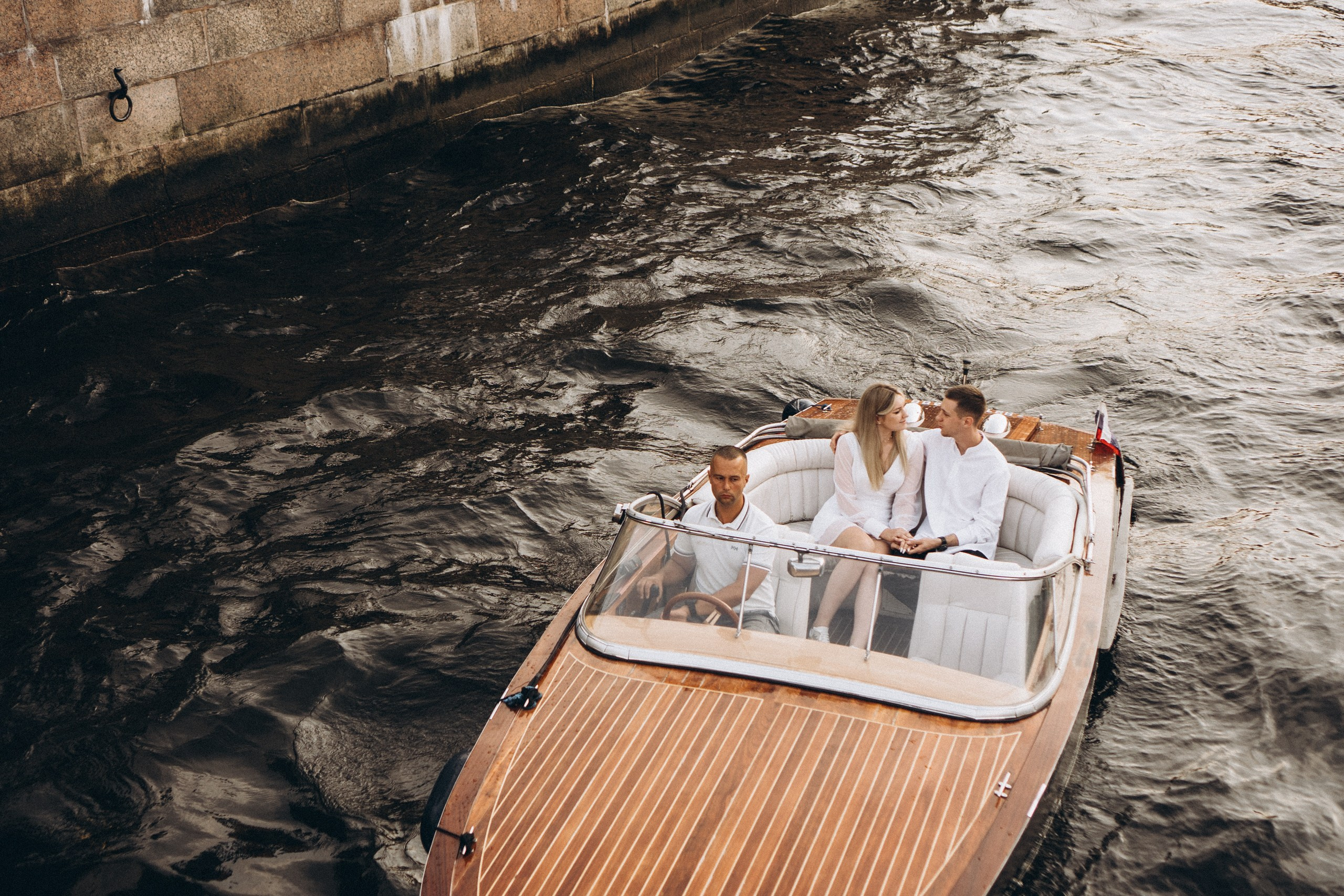СВАДЕНБНАЯ СЬЕМКА НА КАТЕРЕ ПО КАНАЛАМ САНКТ-ПЕТЕРБУРГА И В АКВАТОРИИ НЕВЫ. Профессиональный фотограф, Санкт-Петербург — Виктория Богомолова