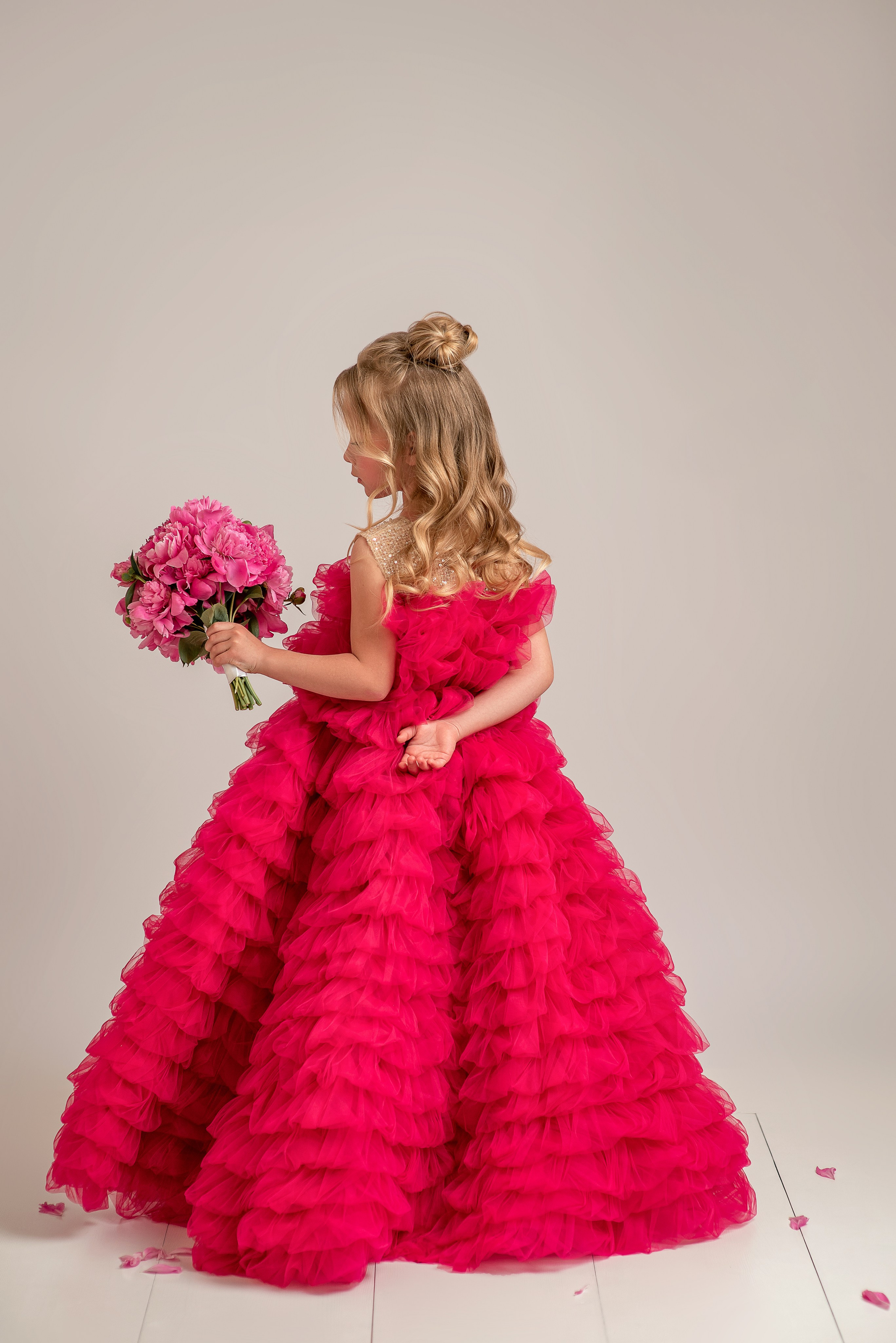 Полина пионы, гартензия. Семейный и детский фотограф Наталья Горда