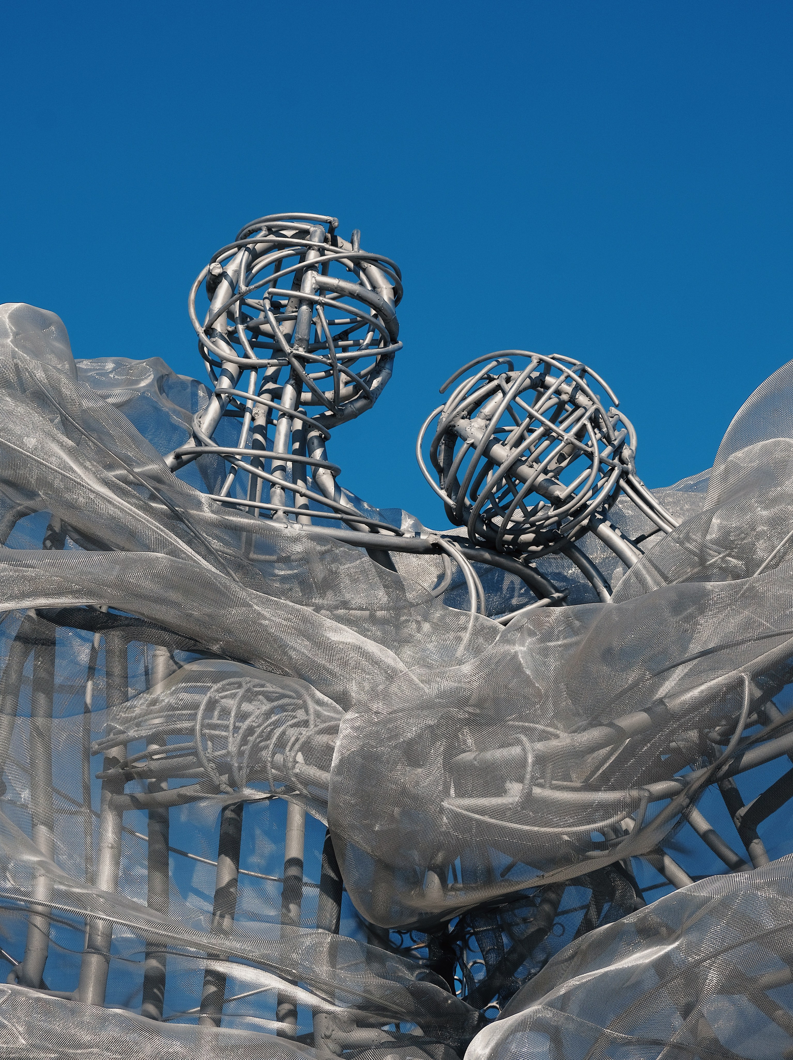 Вдвоем / СПб / Кронштадт / парк «Остров Фортов"/ набережная/ 03.2025. Художник — скульптор Антонина Фатхуллина