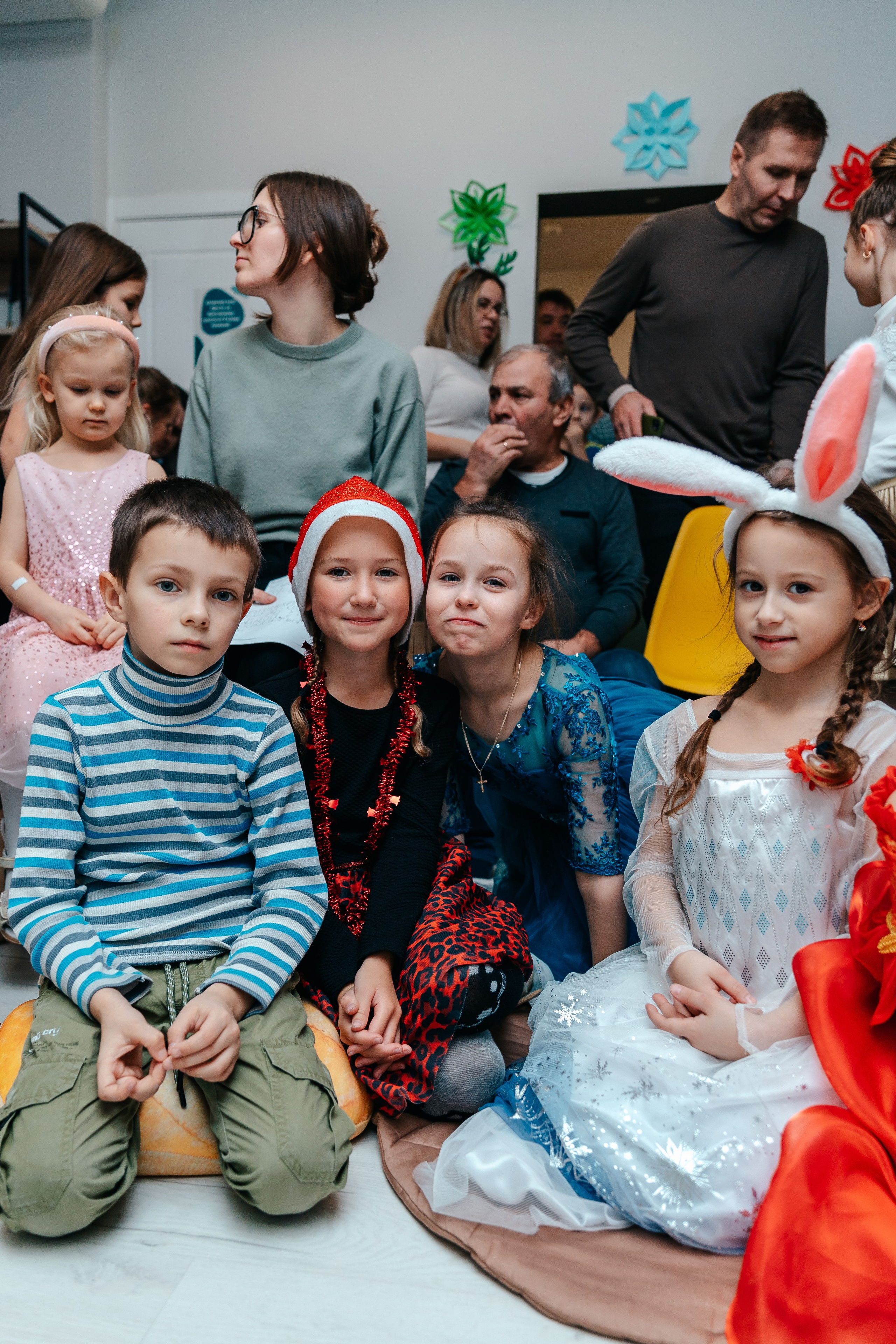 Новогодний утренник в Монтессори-школе. Семейный lifestyle фотограф в Санкт-Петербурге Людмила Пахомова