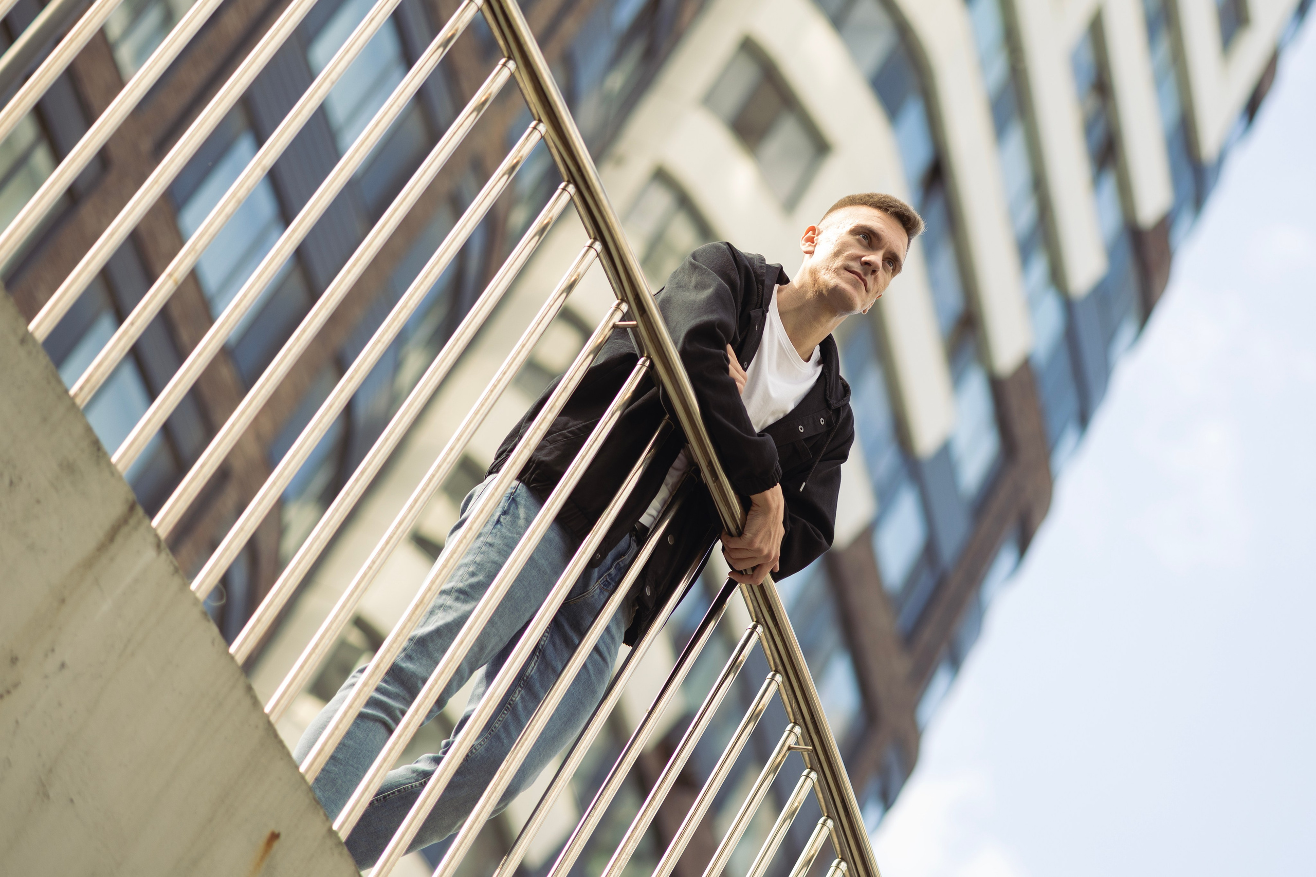 Мужская фотосессия на улице. Профессиональный фотограф в Москве