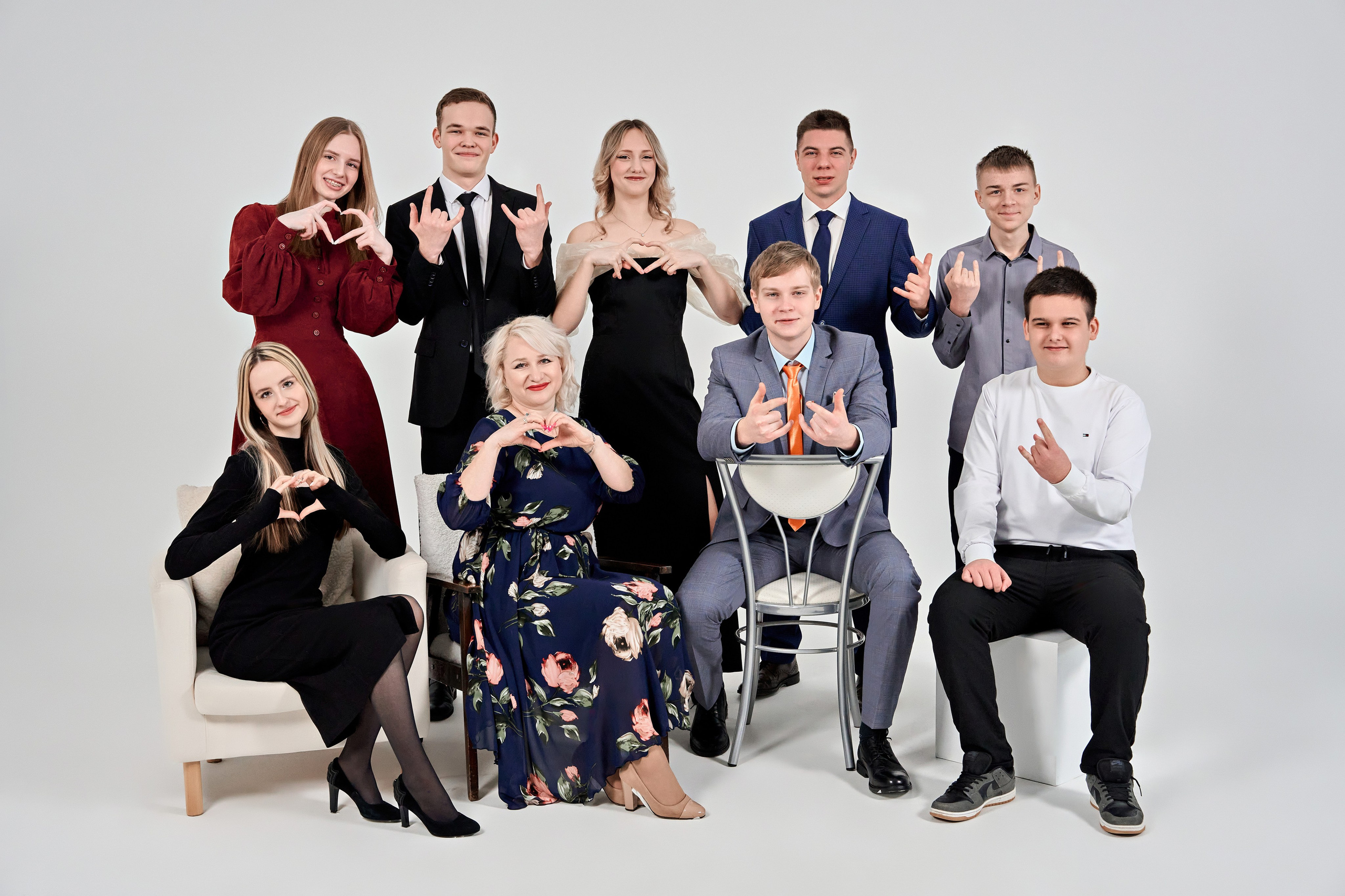 Выпускные альбомы для 9-11 классов. Фотосъёмка в студии. Калуга. Фотограф Меняйло Евгений. Свадьба. Портрет. Репортаж. Семья. Контент