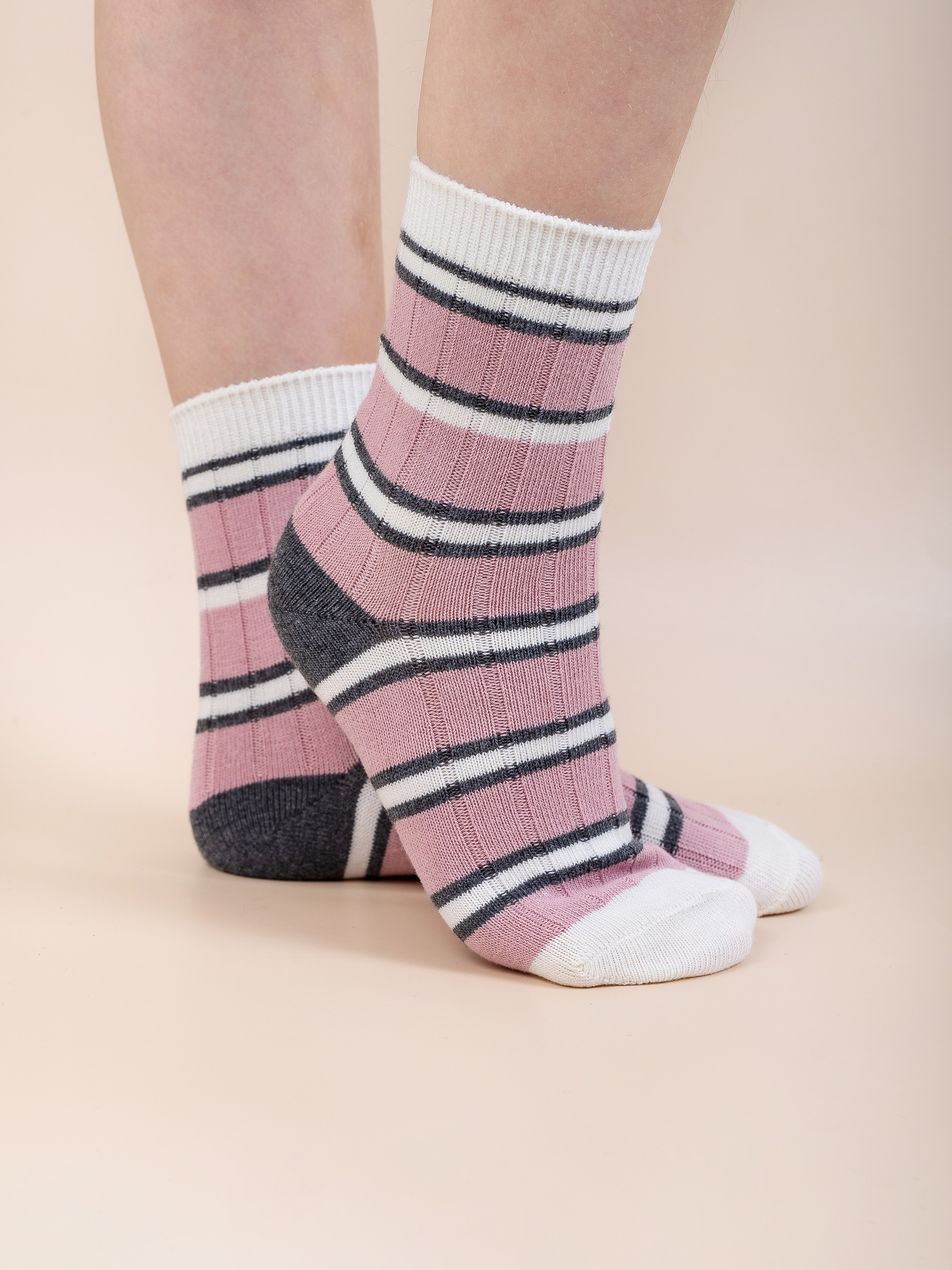 Фотосъемка детских носочков на моделях Москва. 