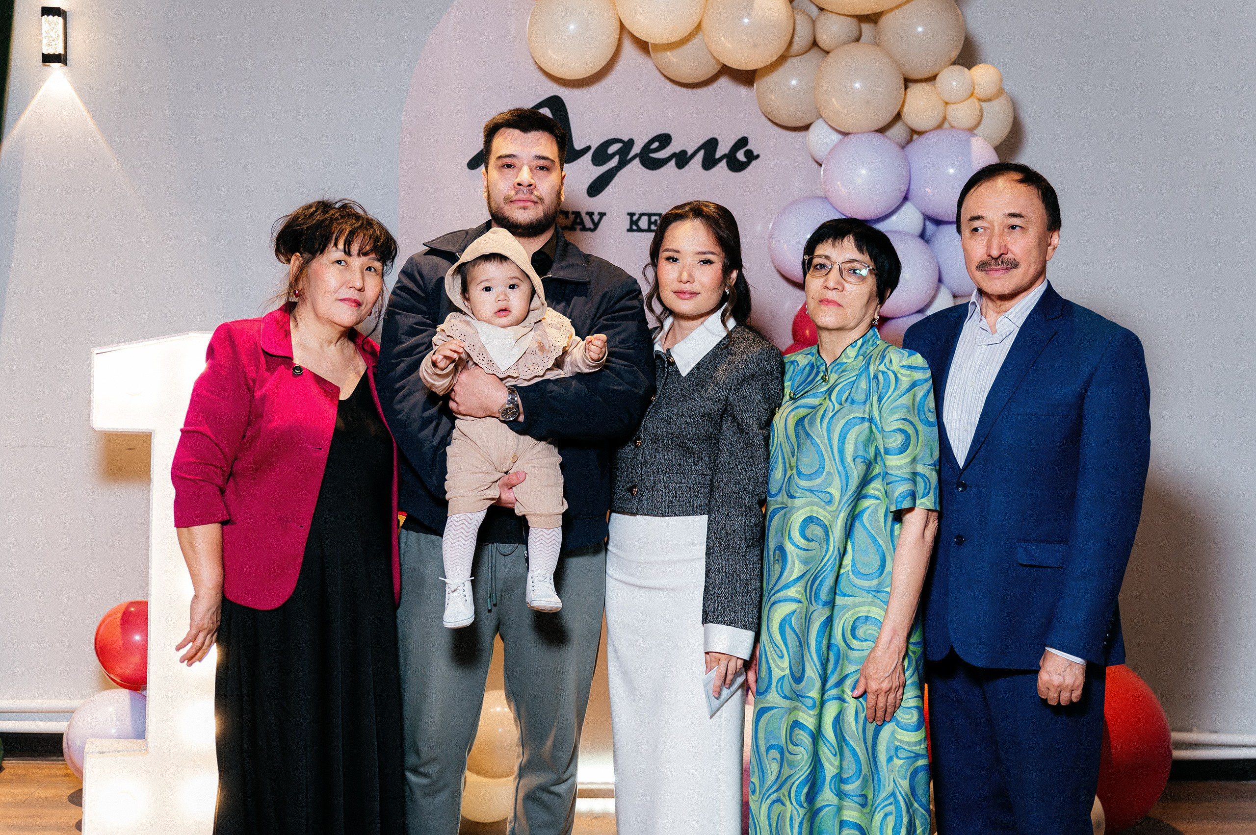 Адель, 1 год. Фотограф в Алматы — Алексей Коньков | Репортаж, свадьбы, портреты