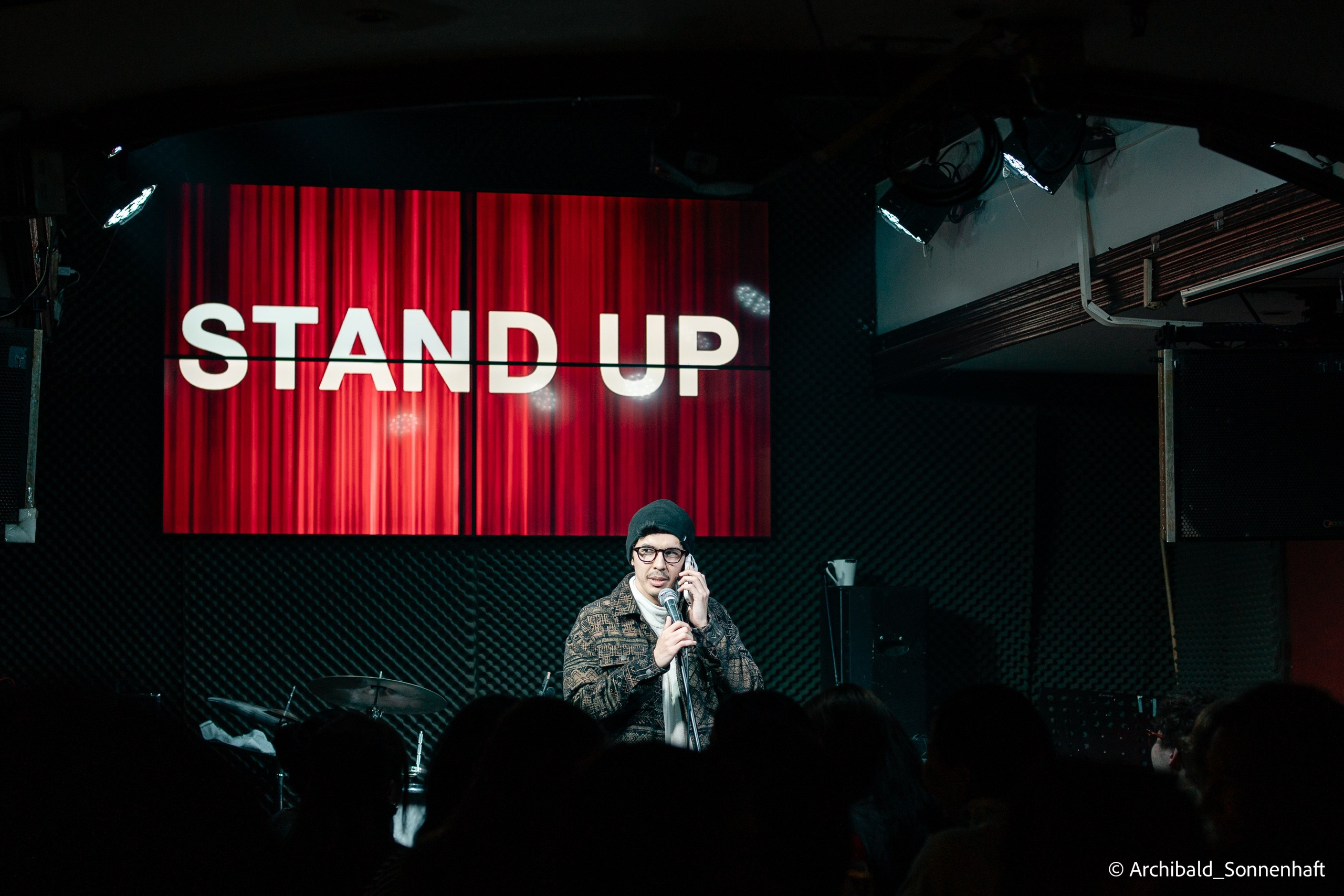 Cat, squirrel, japanese food and stand-up. Photographer in Guangzhou, China. Archibald Sonnenhaft