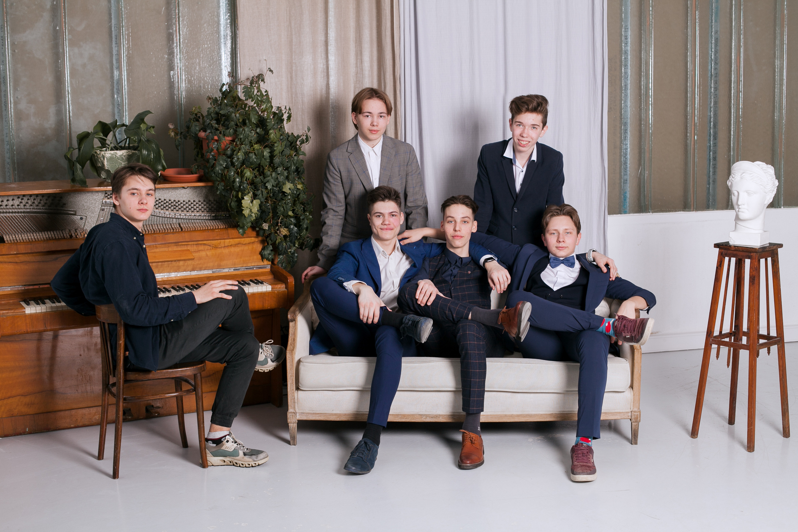 9 класс 37 школа Ярославль. Ирина Коновалова школьный фотограф. Выпускные альбомы Ярославль