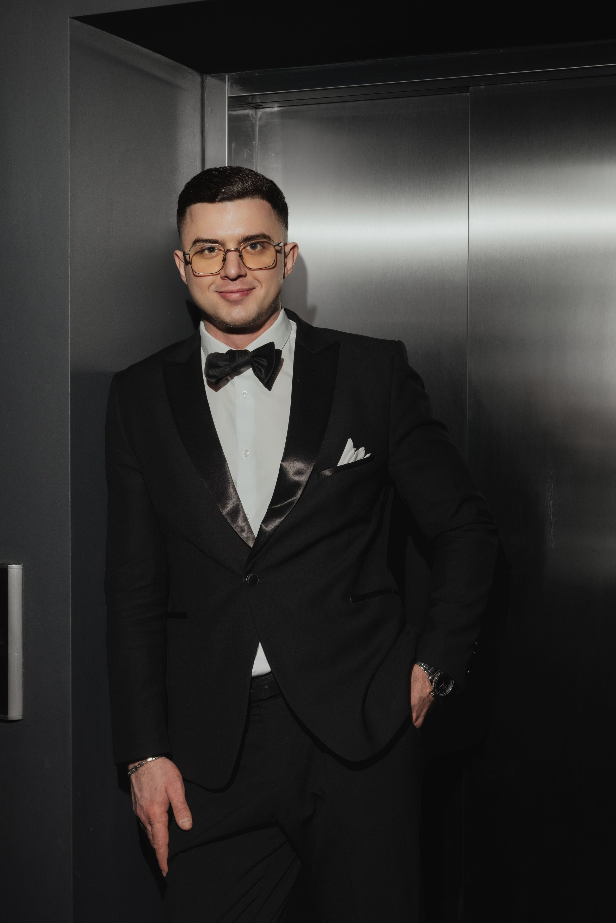 Мужской портрет городская фотосессия мужчны, фотосессия в городе, съемка на улицах города, городской портрет, фотосессия для парня