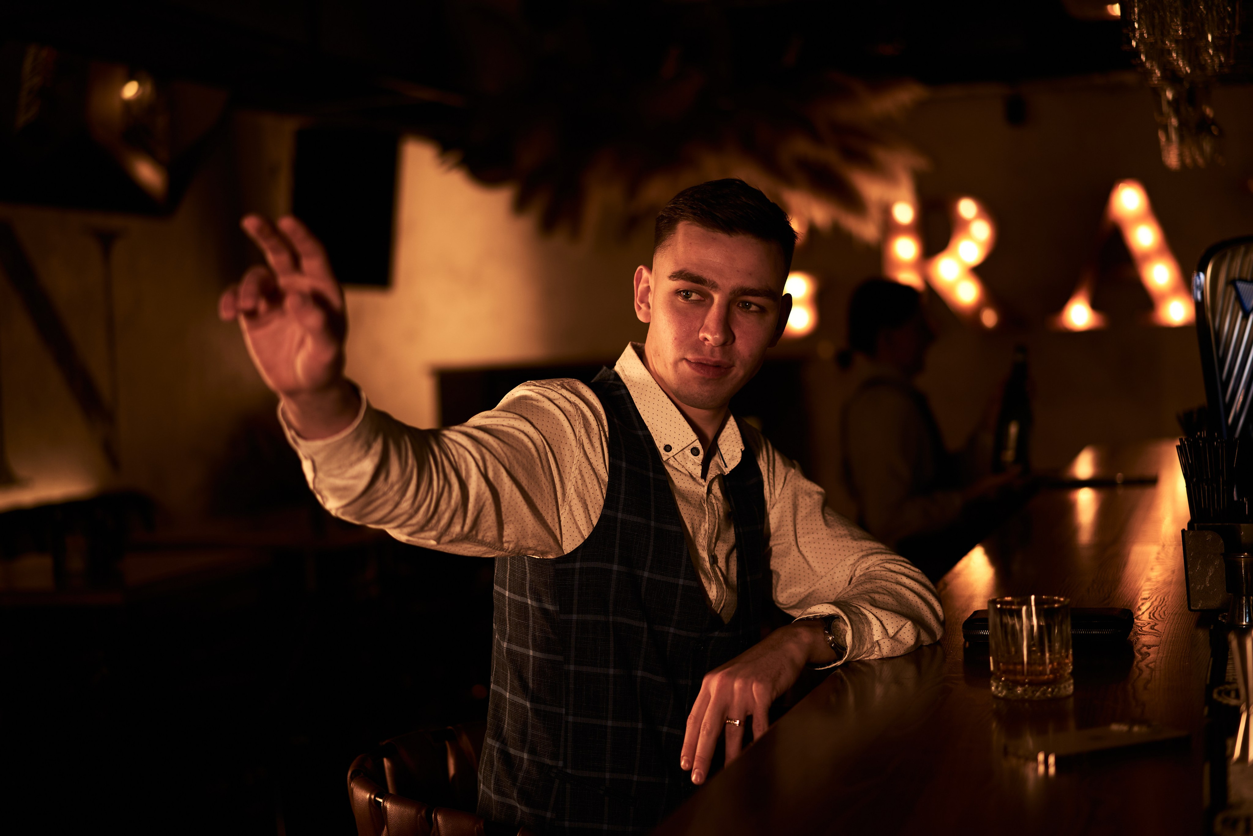 Мужская фотосессия ресторан. Фотограф Екатеринбург Кокшарова Александра