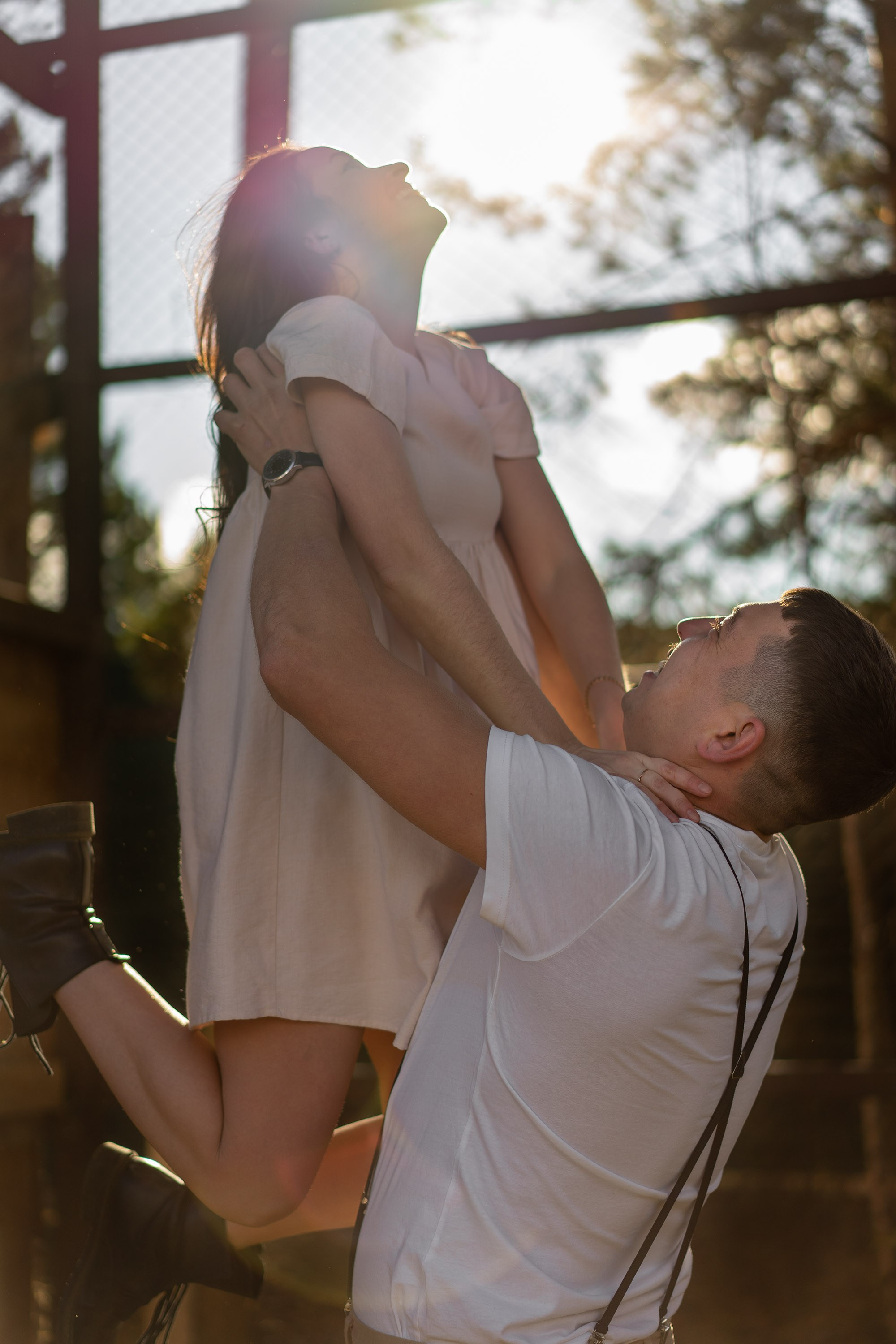 Фотосессия влюбленных в конюшне. Фотограф Екатеринбург Кокшарова Александра