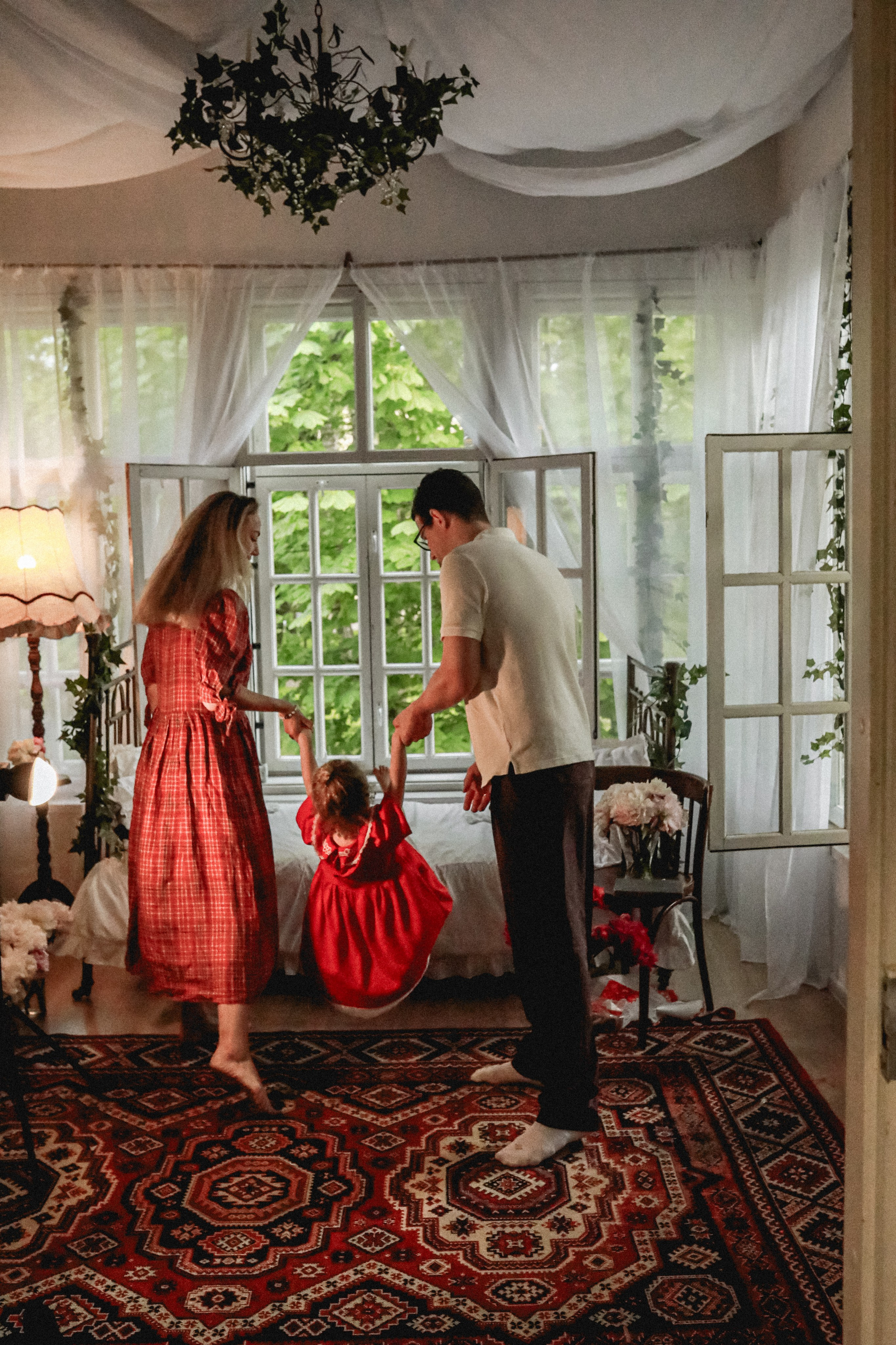 Пионы на балконе