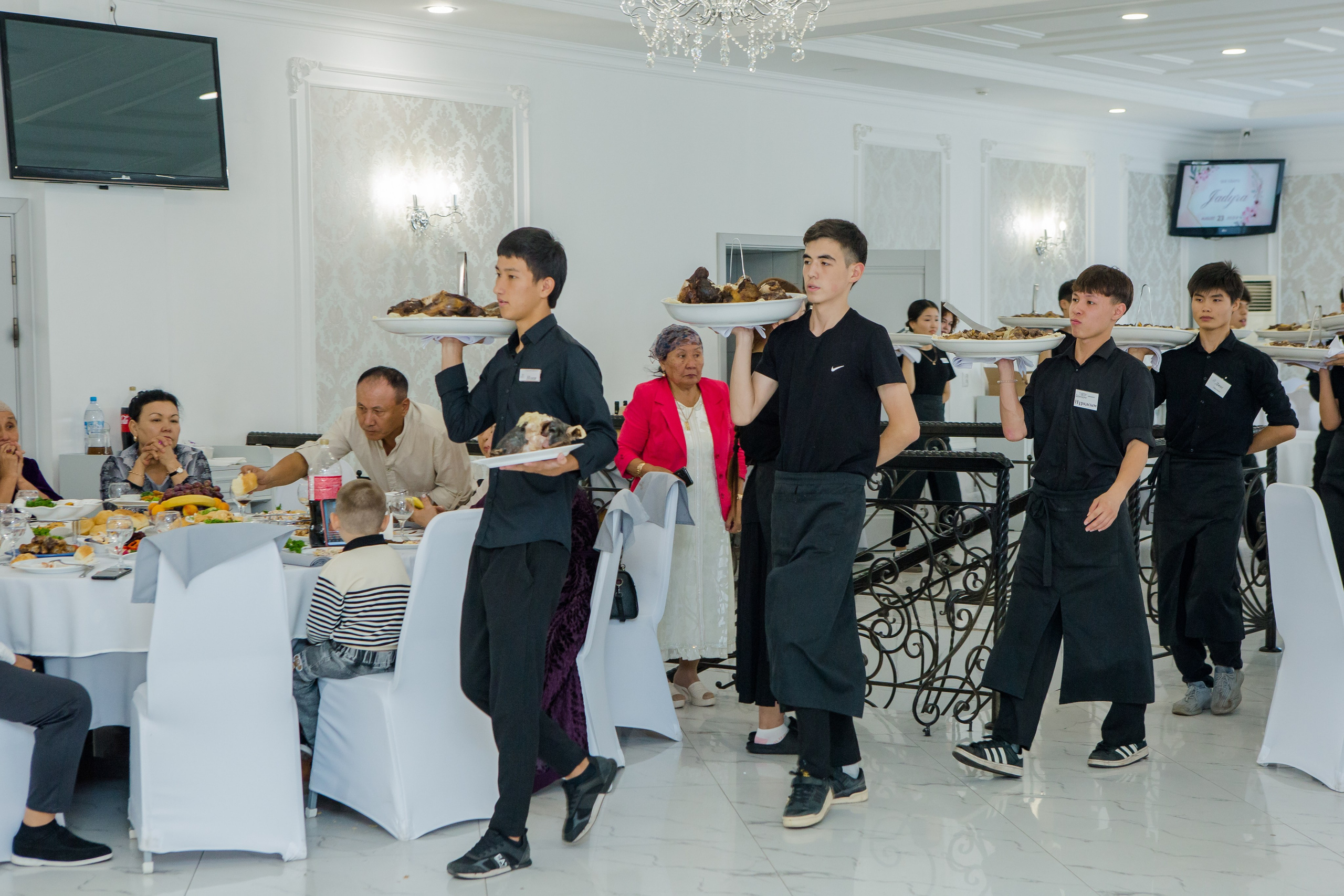 QYZ UZATU ZHADYRA. Свадебный и репортажный фотограф в Астане T.Yertay «Nomad media»