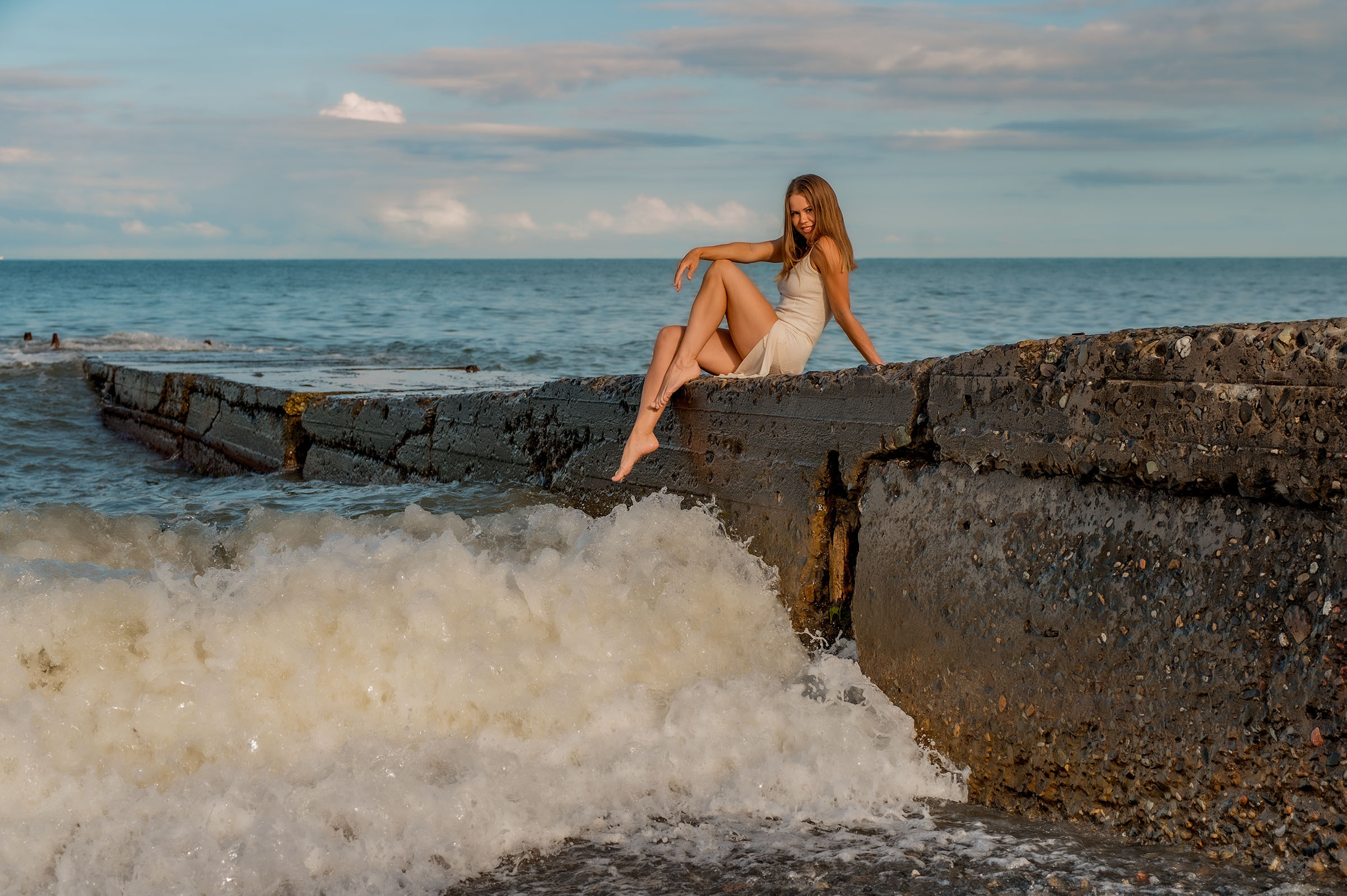 Морская фотосессия  для красивой девушки в Адлере.