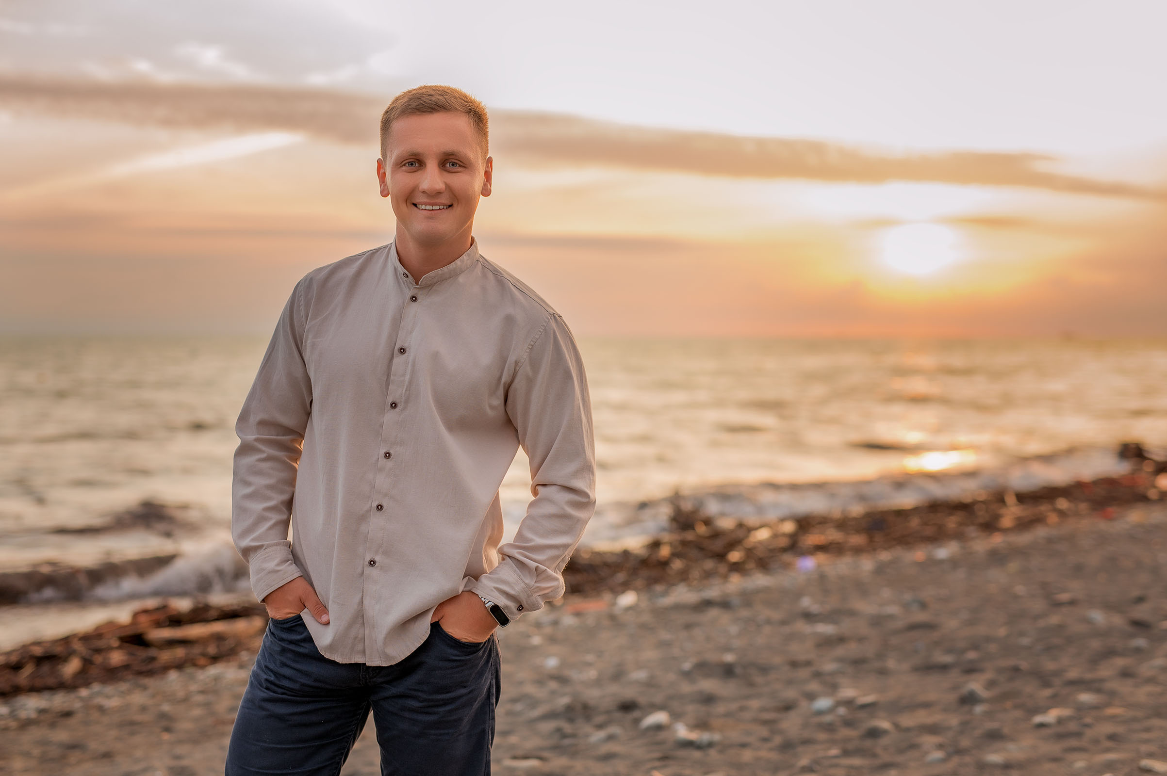 Мужской портрет в Сочи на закате.