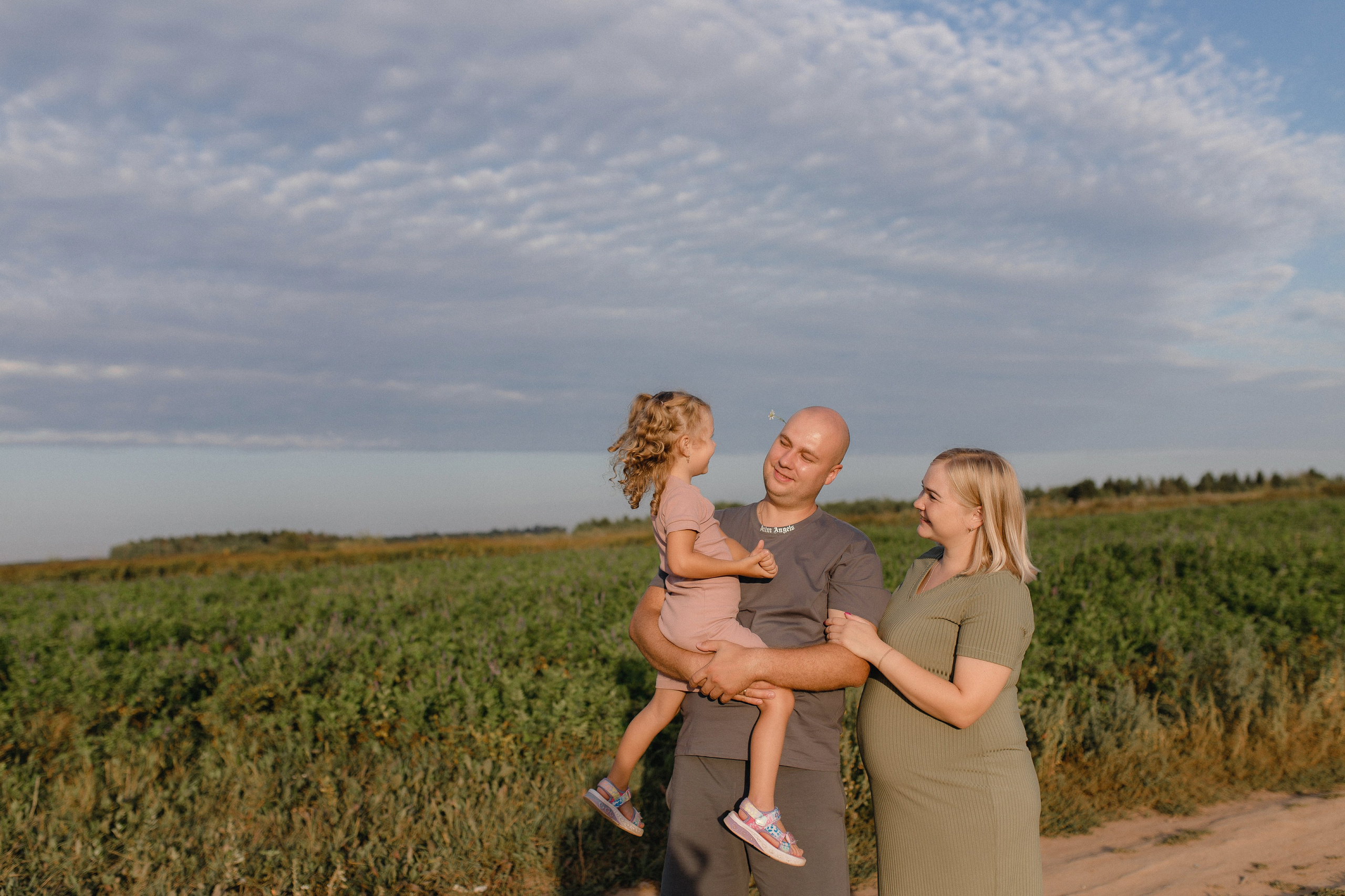 Аня, Вадим и Ева. Главная