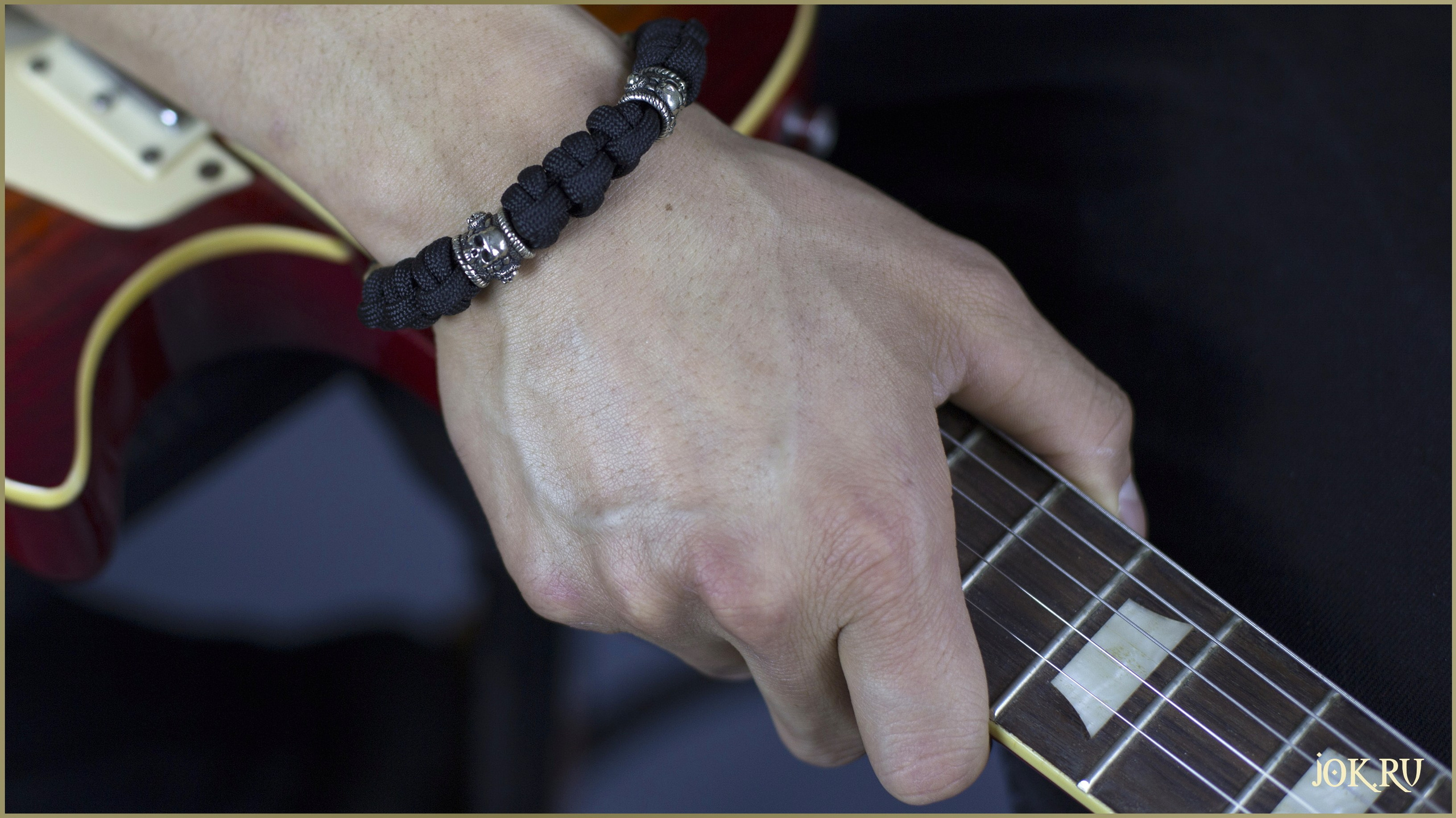 Браслет вручную сплетенный мастером из прочного нейлонового черного шнура, паракордовый браслет отлично держит форму, шелковистый на ощупь 