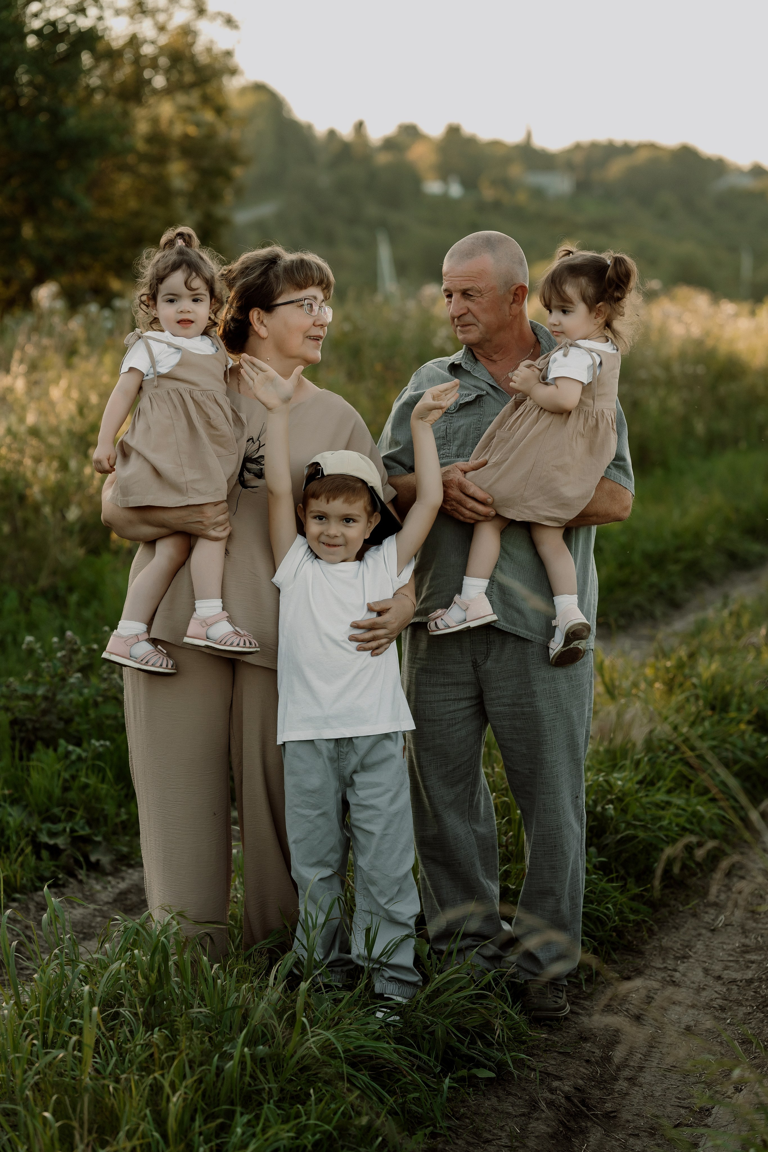 Съемка с внуками. Свадебный и индивидуальный фотограф в Суворове Клюева Мария