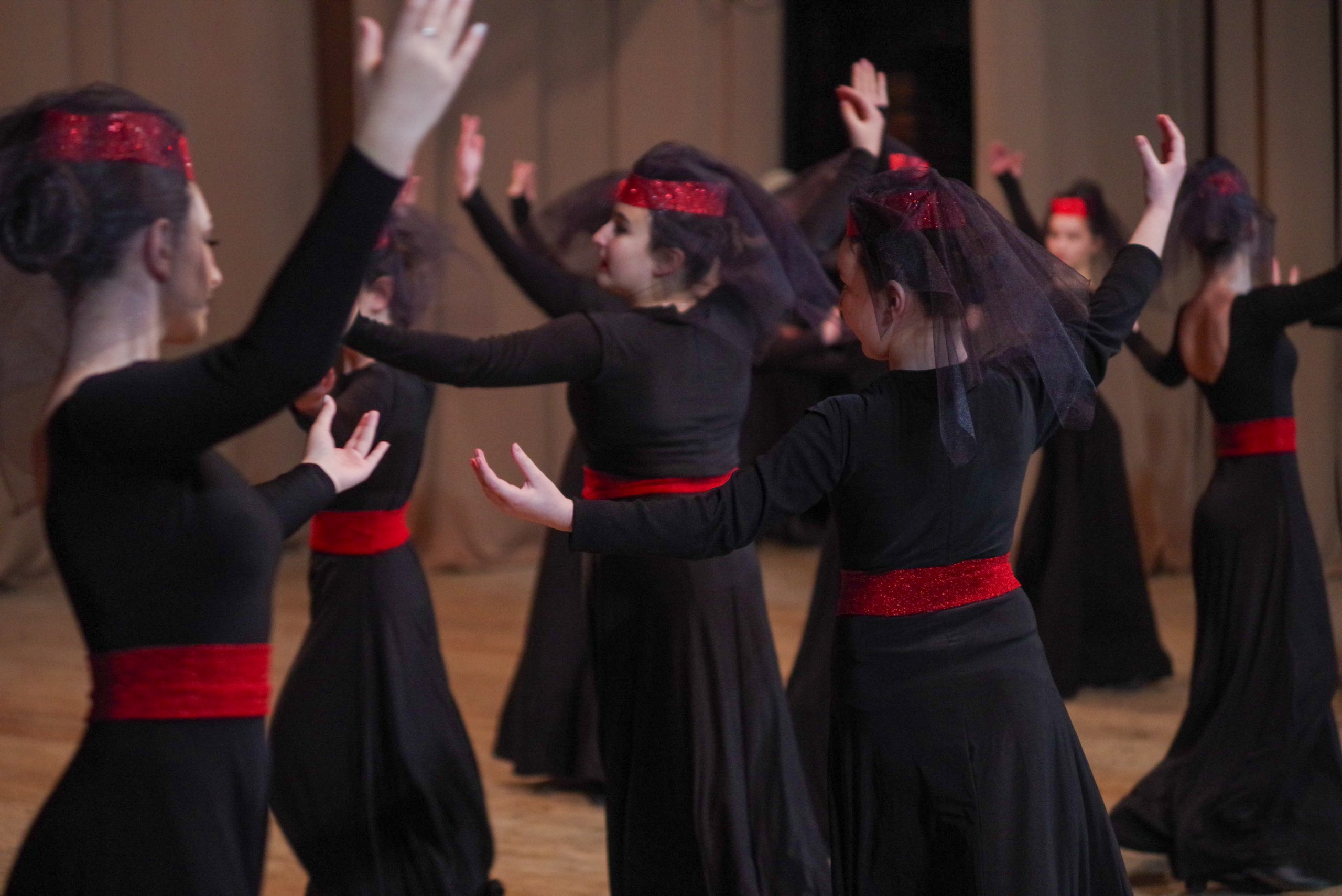 Грузинский танец. Портретный фотограф Денис Милютин