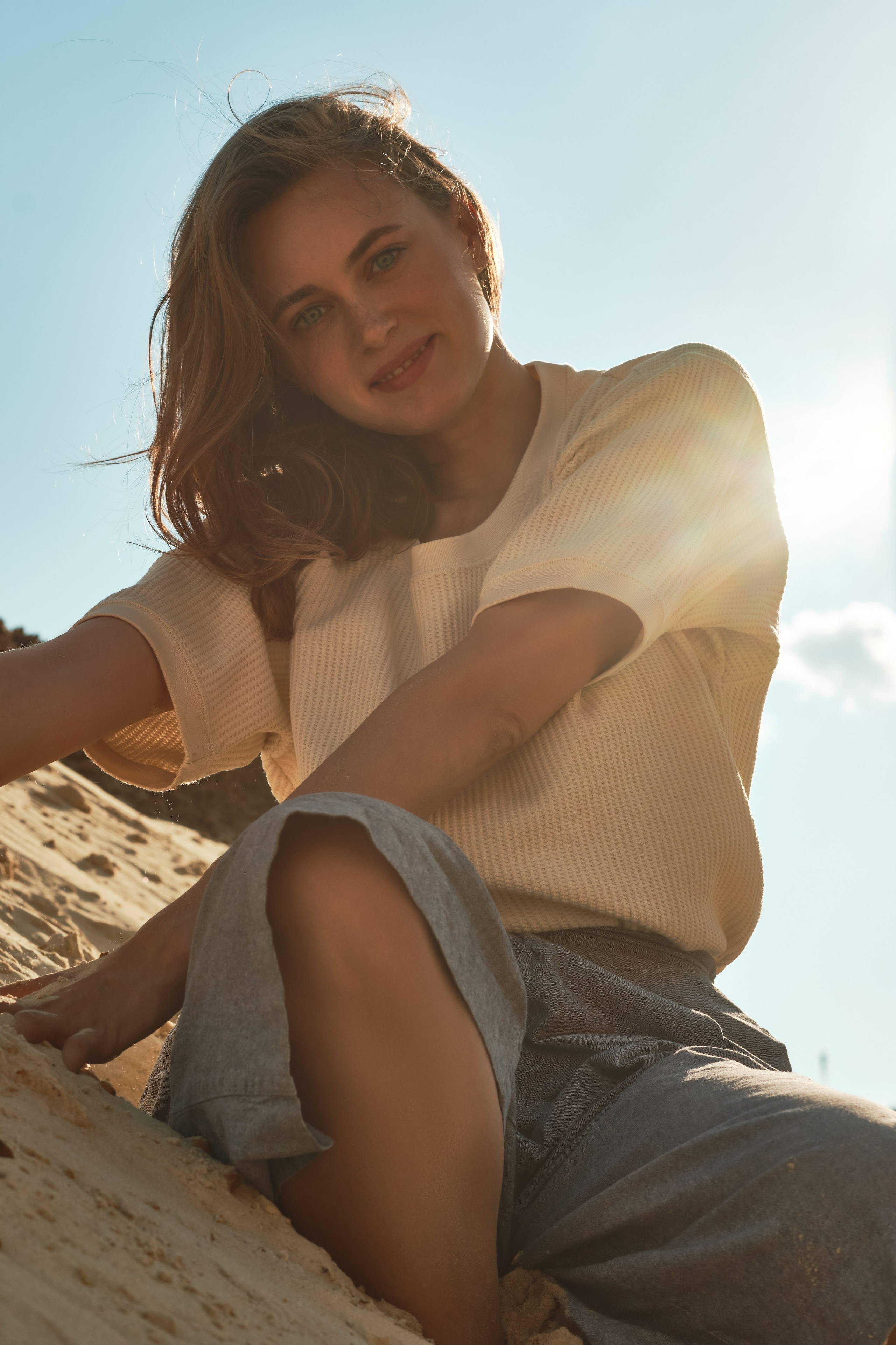 Светлана в пустыне (на пляже). Фотограф Максим Ерёмин