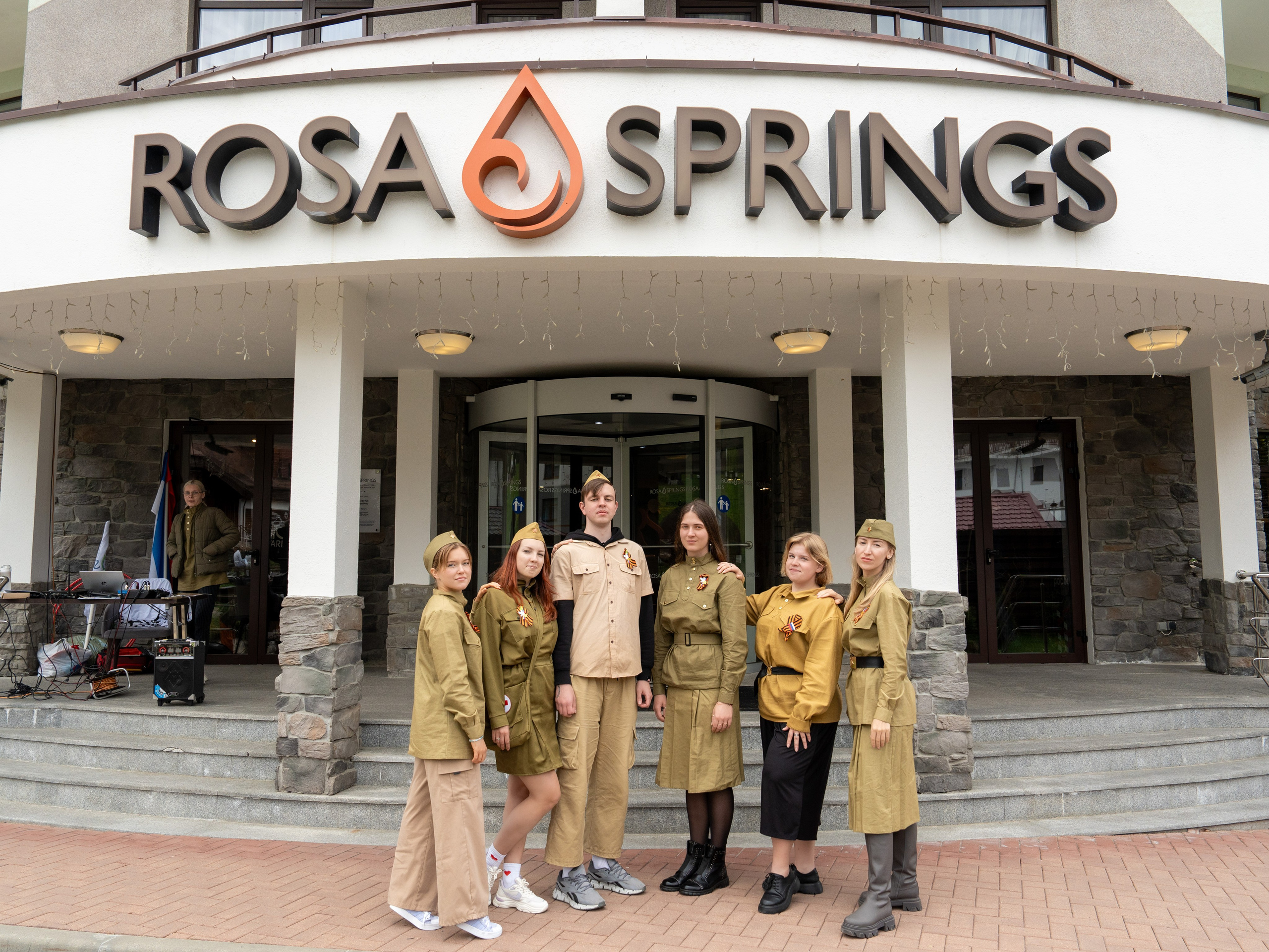 Шествие бессмертного полка 9 мая 2024 Rosa Springs. Репортажный фотограф в Красной Поляне и Сочи Павлюченко Екатерина