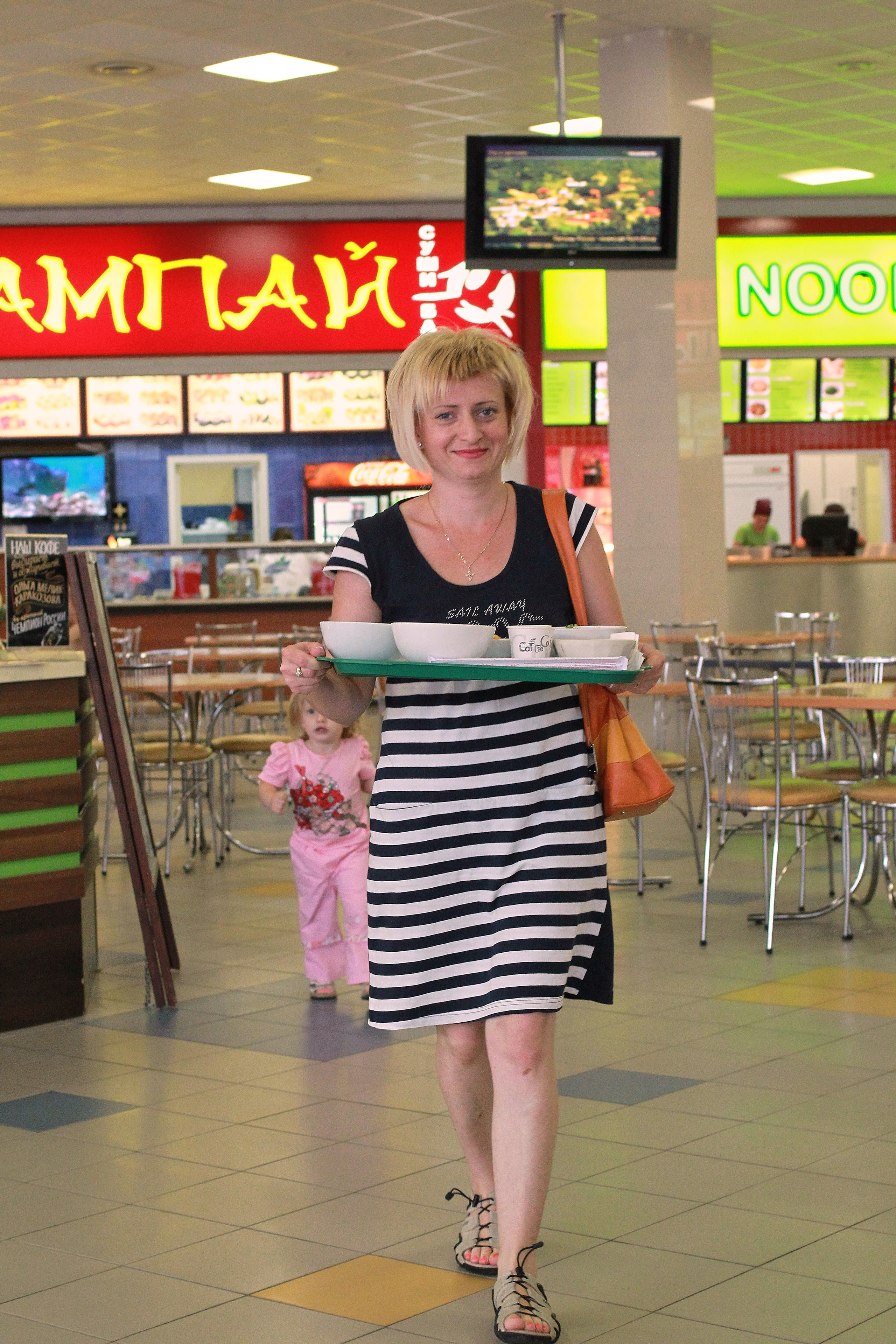 Семейная фотография в помещении и на улице. Сайт фотографа Виталия Дени