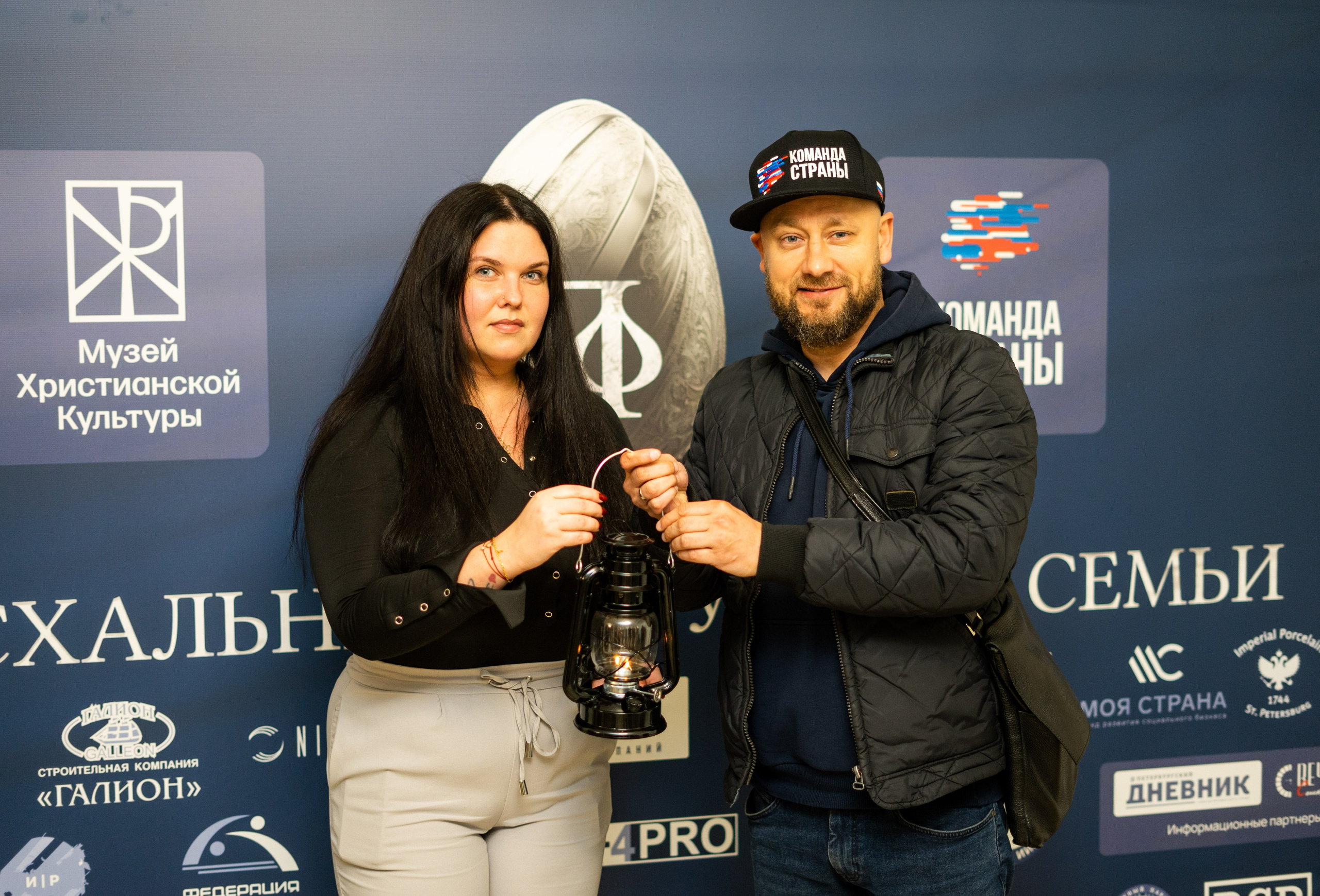 Передача благодатного огня. ДМИТРИЙ ХОРУНЖИЙ — репортажный фотограф, видеограф СПБ