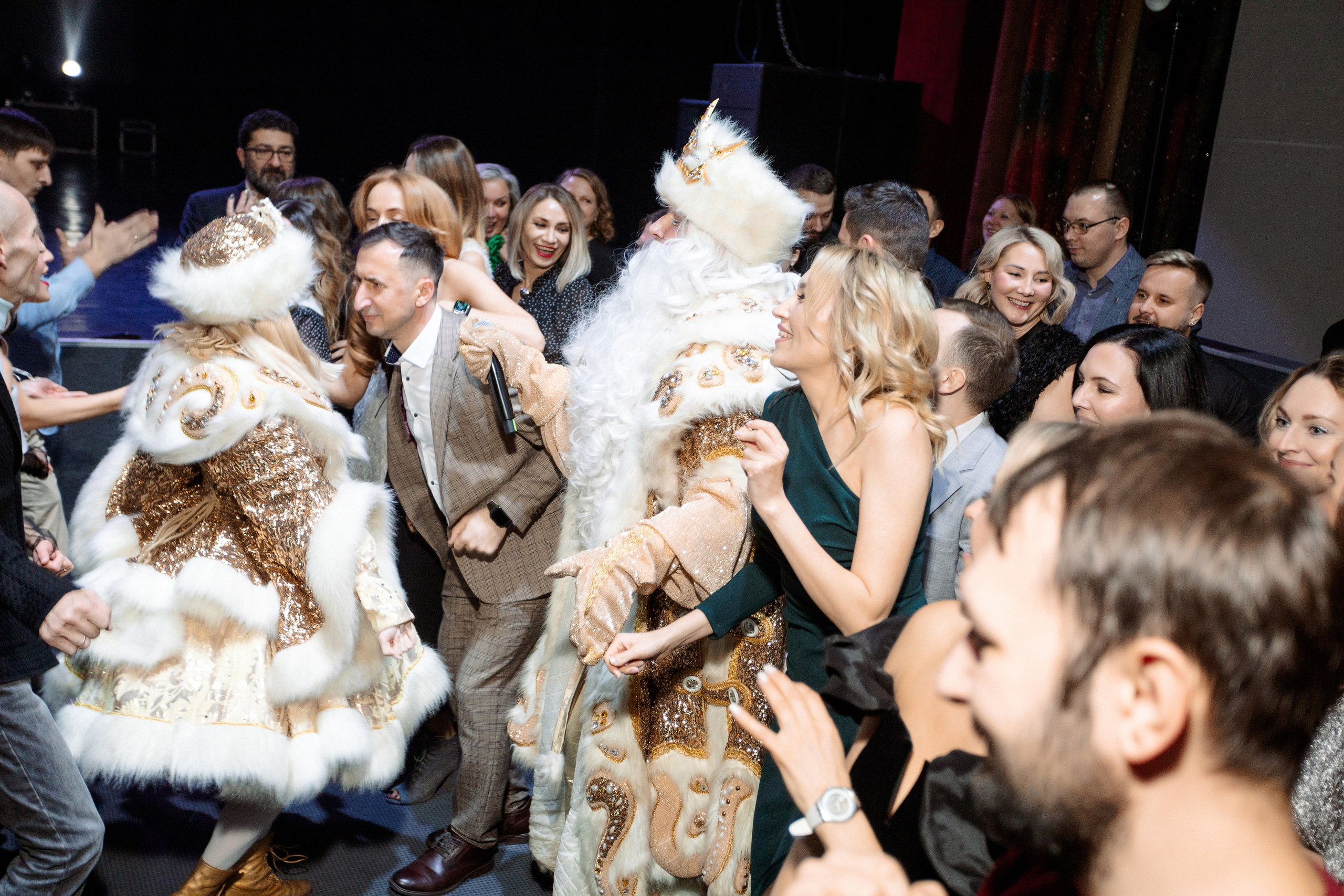 РЕПОРТАЖ: НОВЫЙ ГОД В ДК МЕТАЛЛУРГ. Профессиональный фотограф в Ижевске Леша Петров