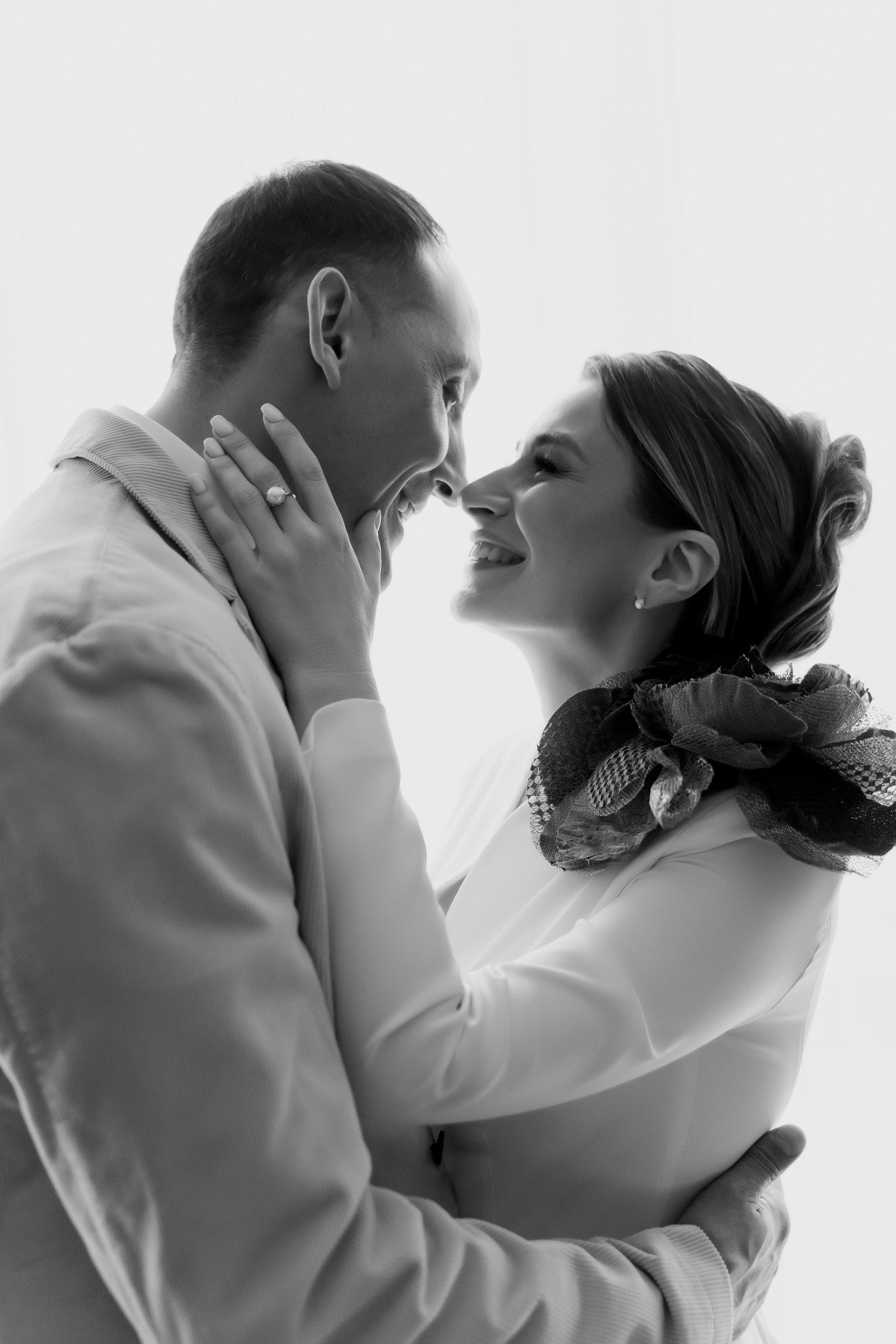 Свадебный фотограф в Москве. Свадебный фотограф Видное, Бутово, Домодедово, Щербинка, Царицыно. Свадебная фотосессия и сборы невесты в отеле Soluxe. Регистрация брака во дворце бракосочетания ВДНХ. Свадьба на ВДНХ. Свадебная фотосессия с ретро автомобилем Чайка. 